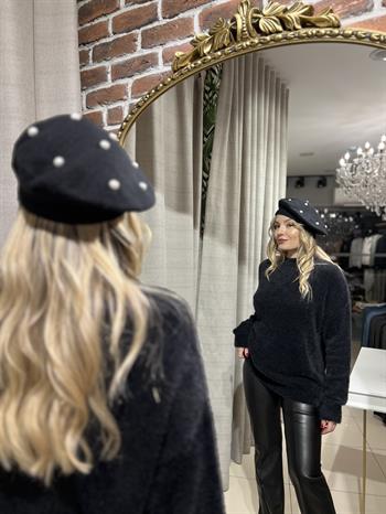 Yumuşak Dokulu Siyah Triko Kazak