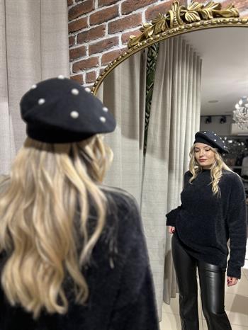 Yumuşak Dokulu Siyah Triko Kazak