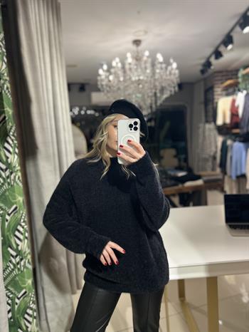 Yumuşak Dokulu Siyah Triko Kazak