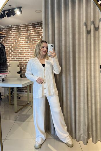 Yürütmeli Hırkalı Krem Takım