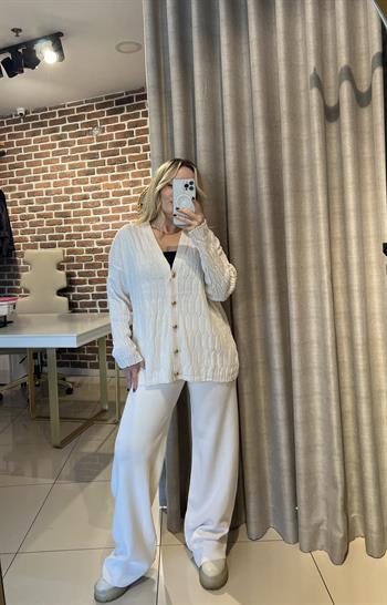 Yürütmeli Hırkalı Krem Takım