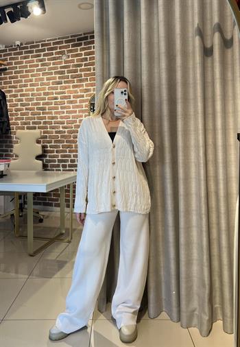 Yürütmeli Hırkalı Krem Takım