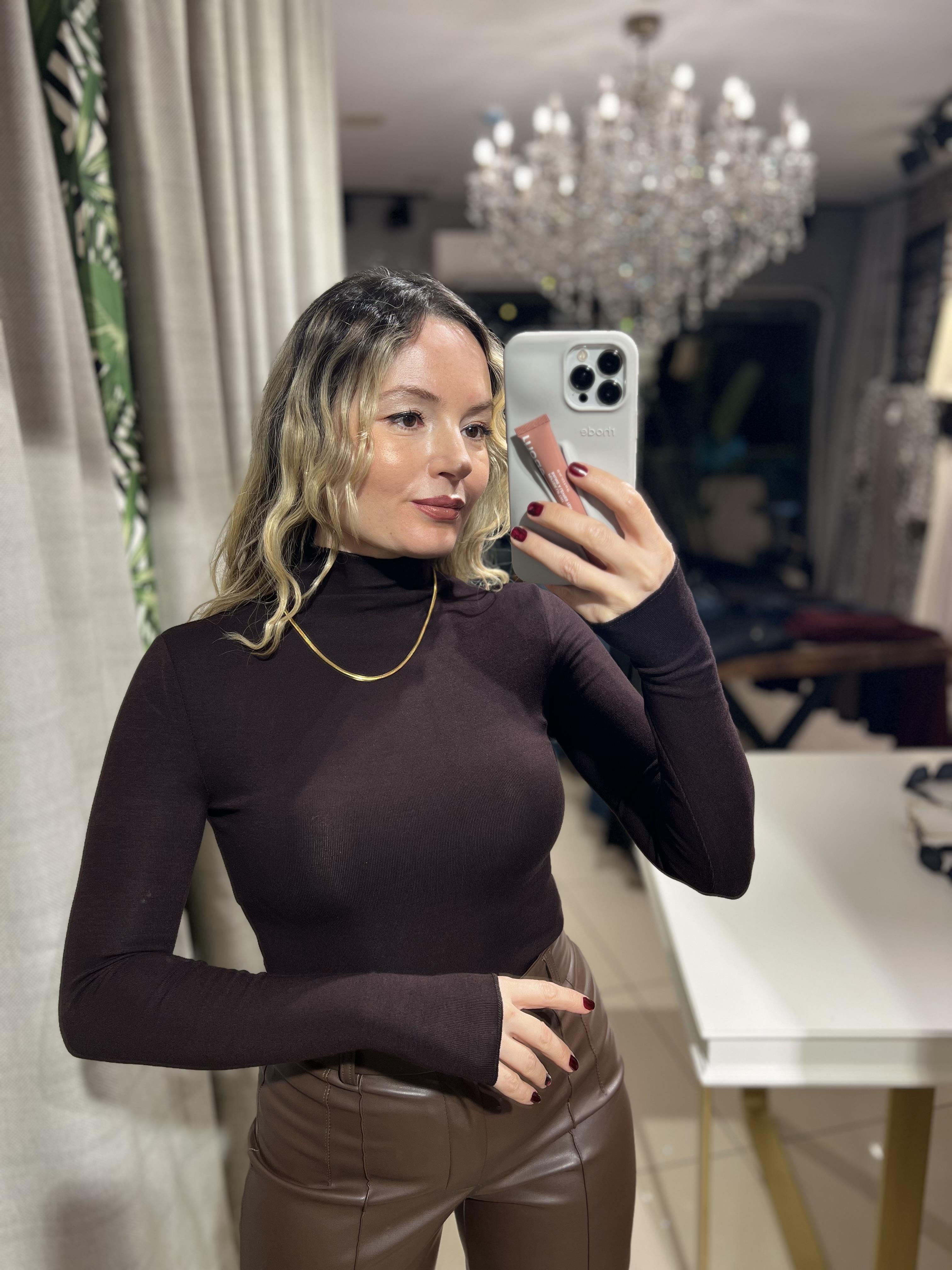 Dik Yaka Uzun Kollu Kahverengi Body