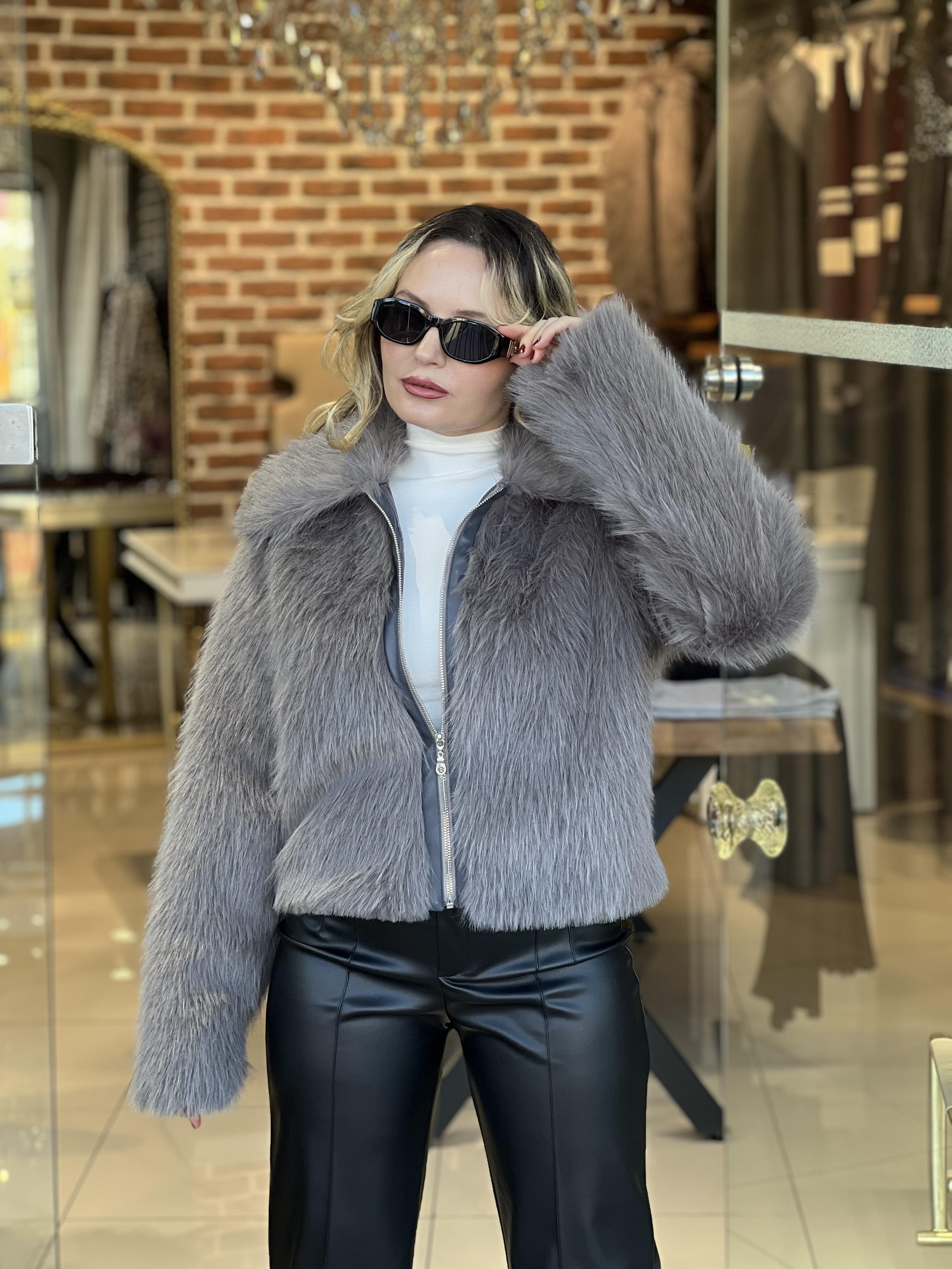 Fermuar Detay Gri Peluş Kürk