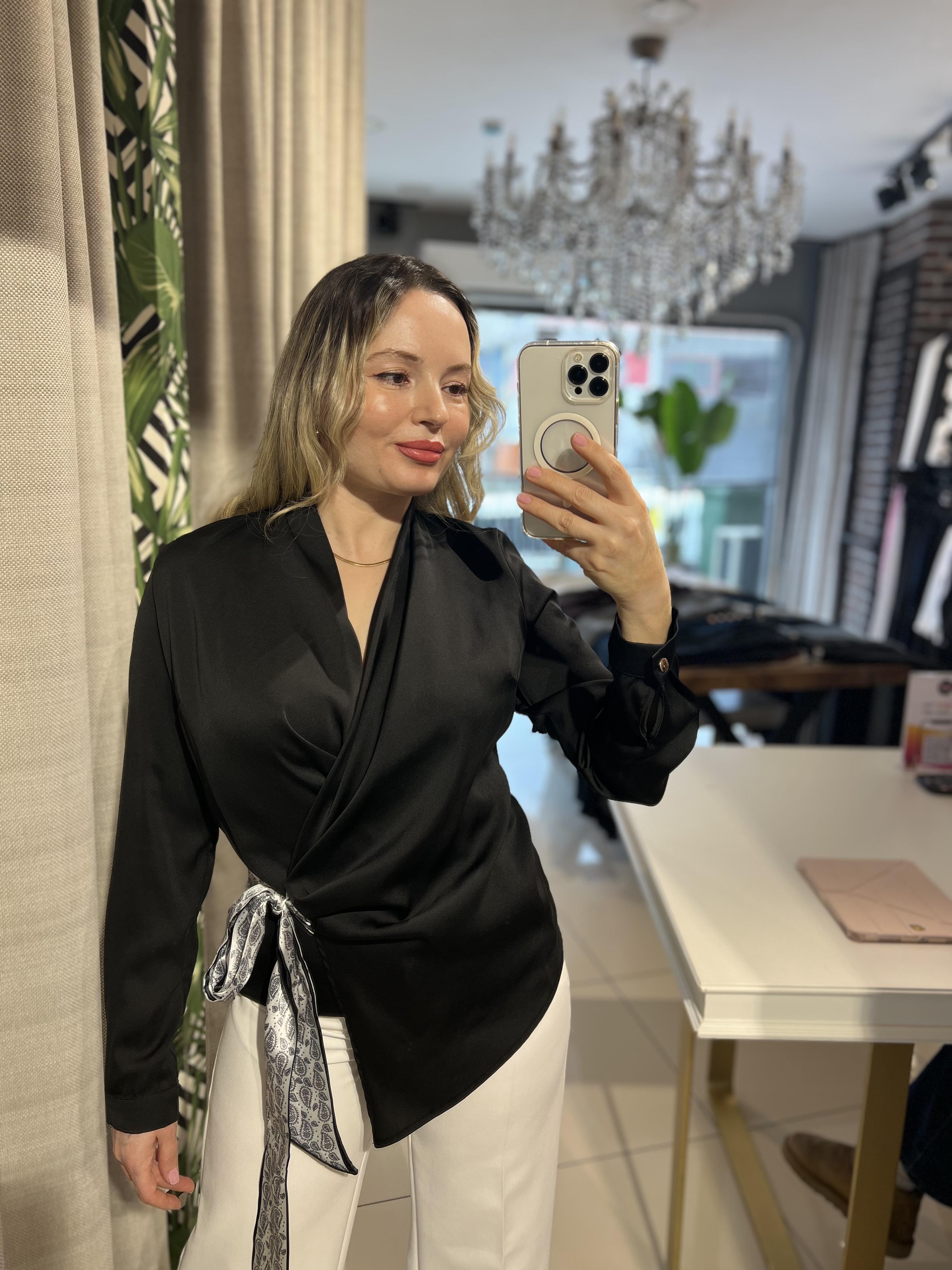 Fular Bağlamalı Siyah Bluz