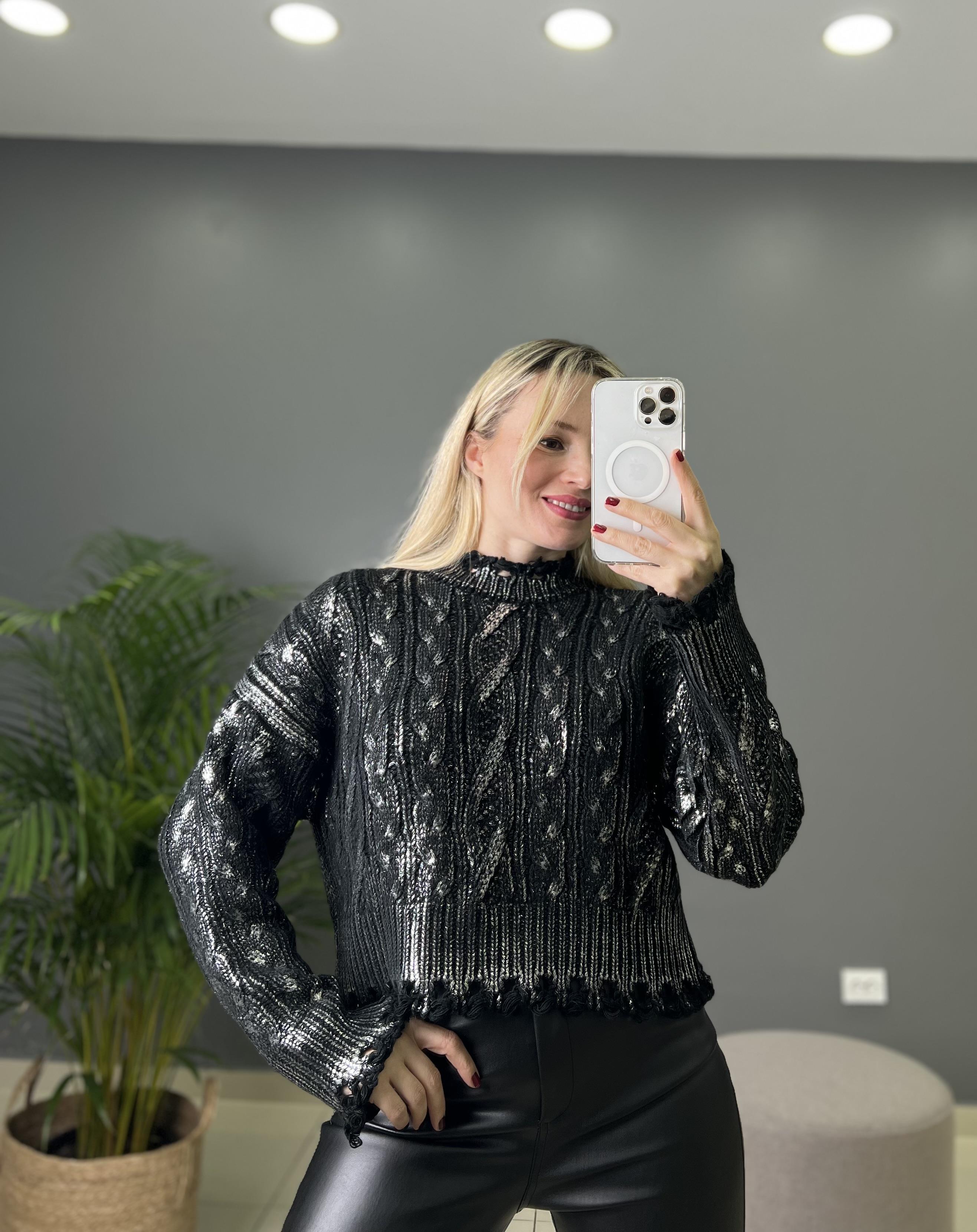 İri Saç  Örgü Desenli Siyah Gümüş Işıltı Detaylı Triko Bluz