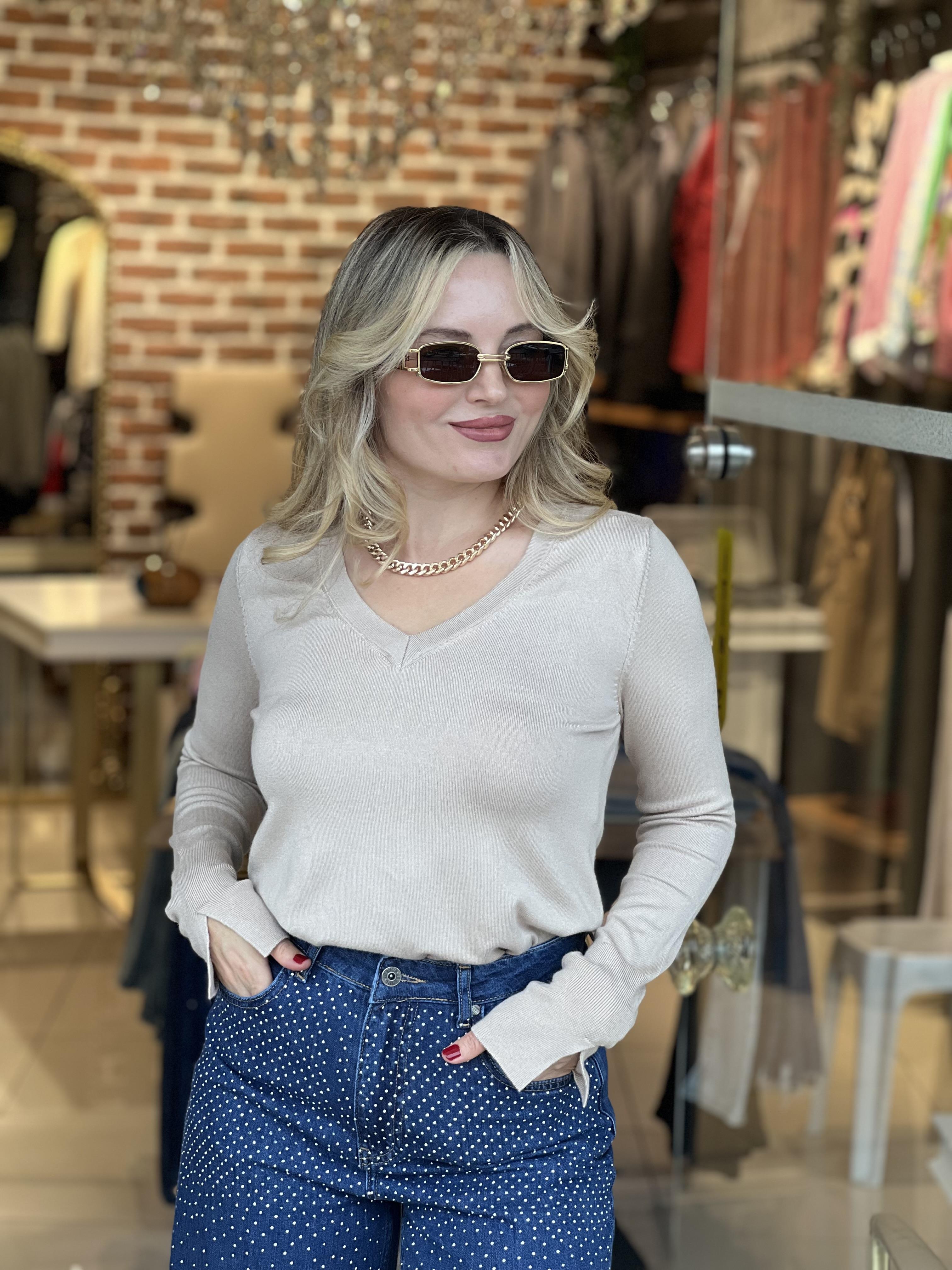 Kolu Yırtmaç Detaylı Açık Bej Kazak