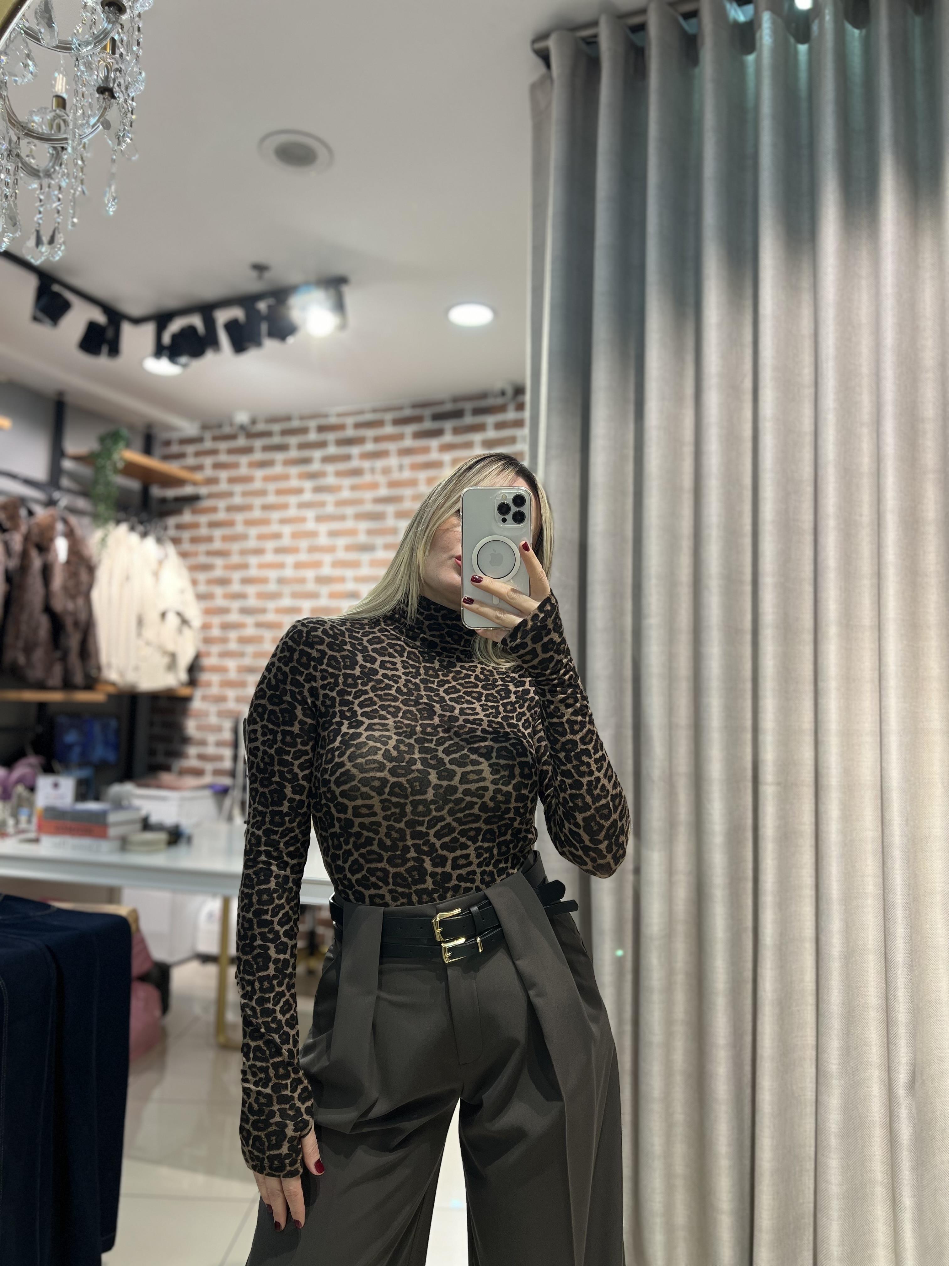 Leopar Desenli Balıkçı Yaka Top