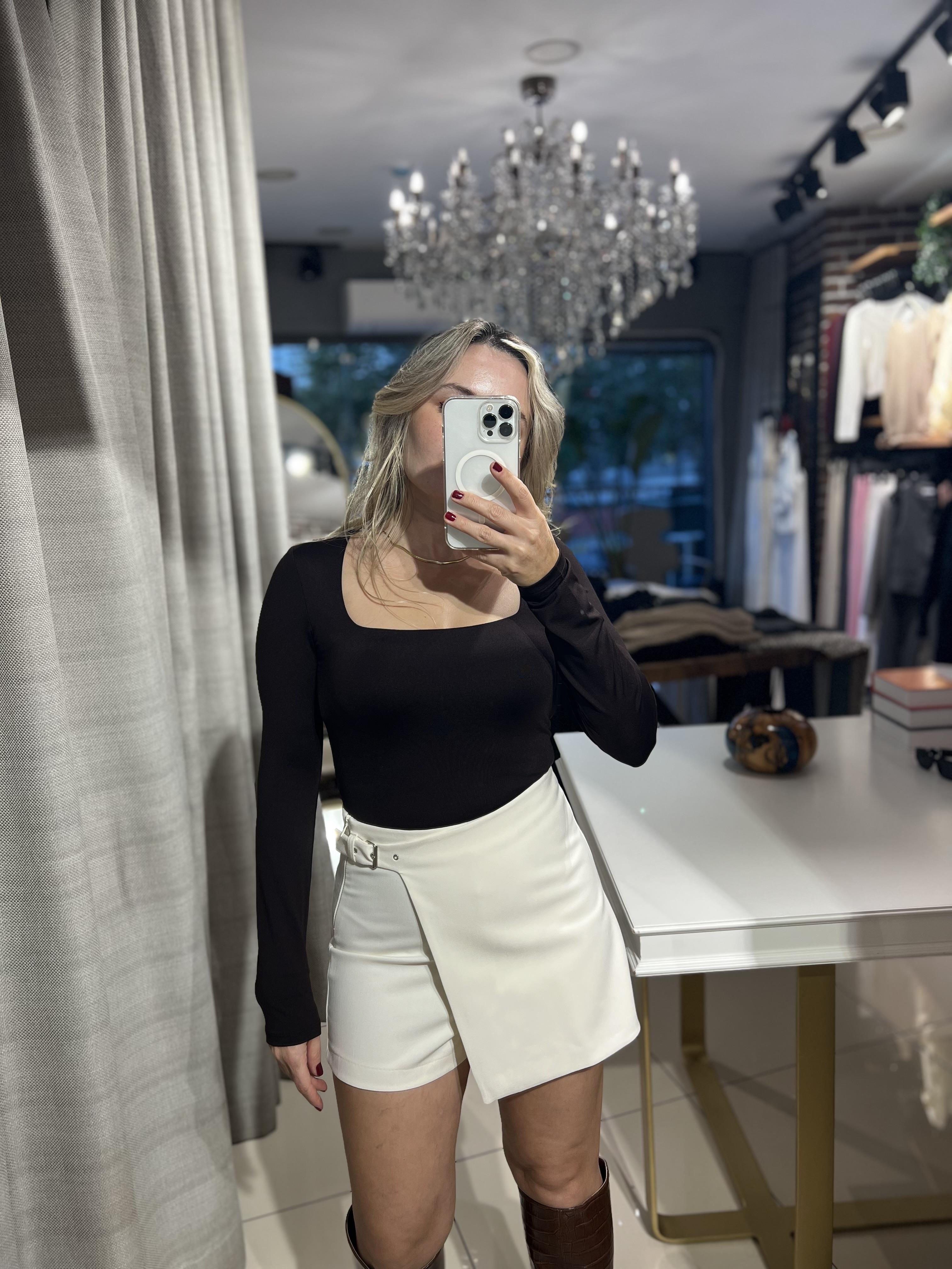 Toka Detaylı Ekru Şort Etek