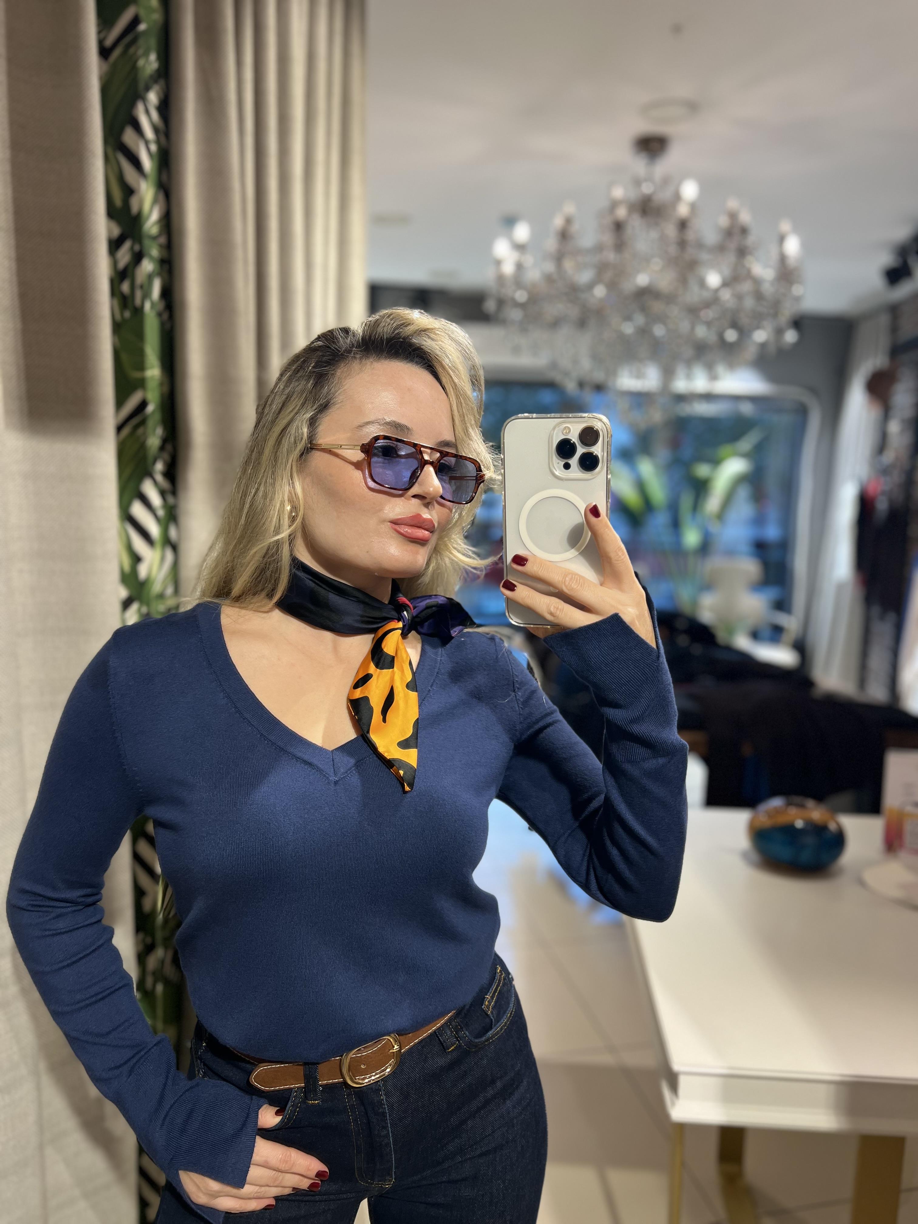 V Yaka İndigo Kazak