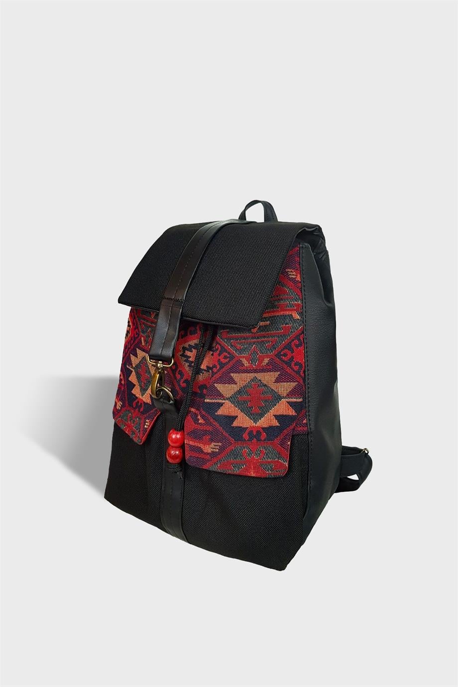 Cepli Siyah Kilim Sırt Çantası