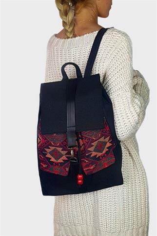 Cepli Siyah Kilim Sırt Çantası