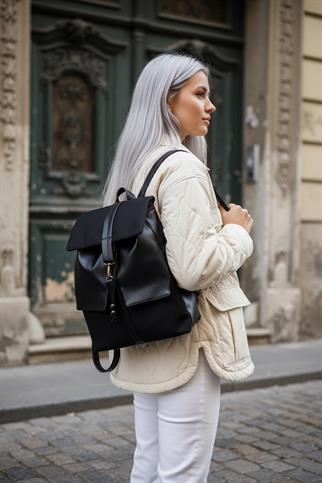 Cepli Siyah Sırt Çantası