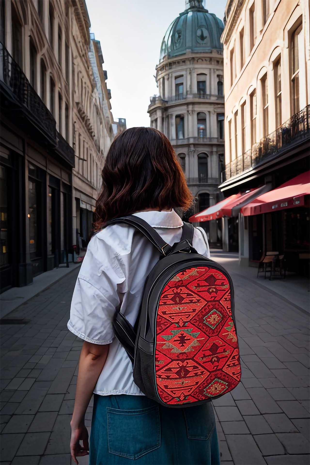 Ayşe Siyah Fermuarlı Kilim Sırt Çantası