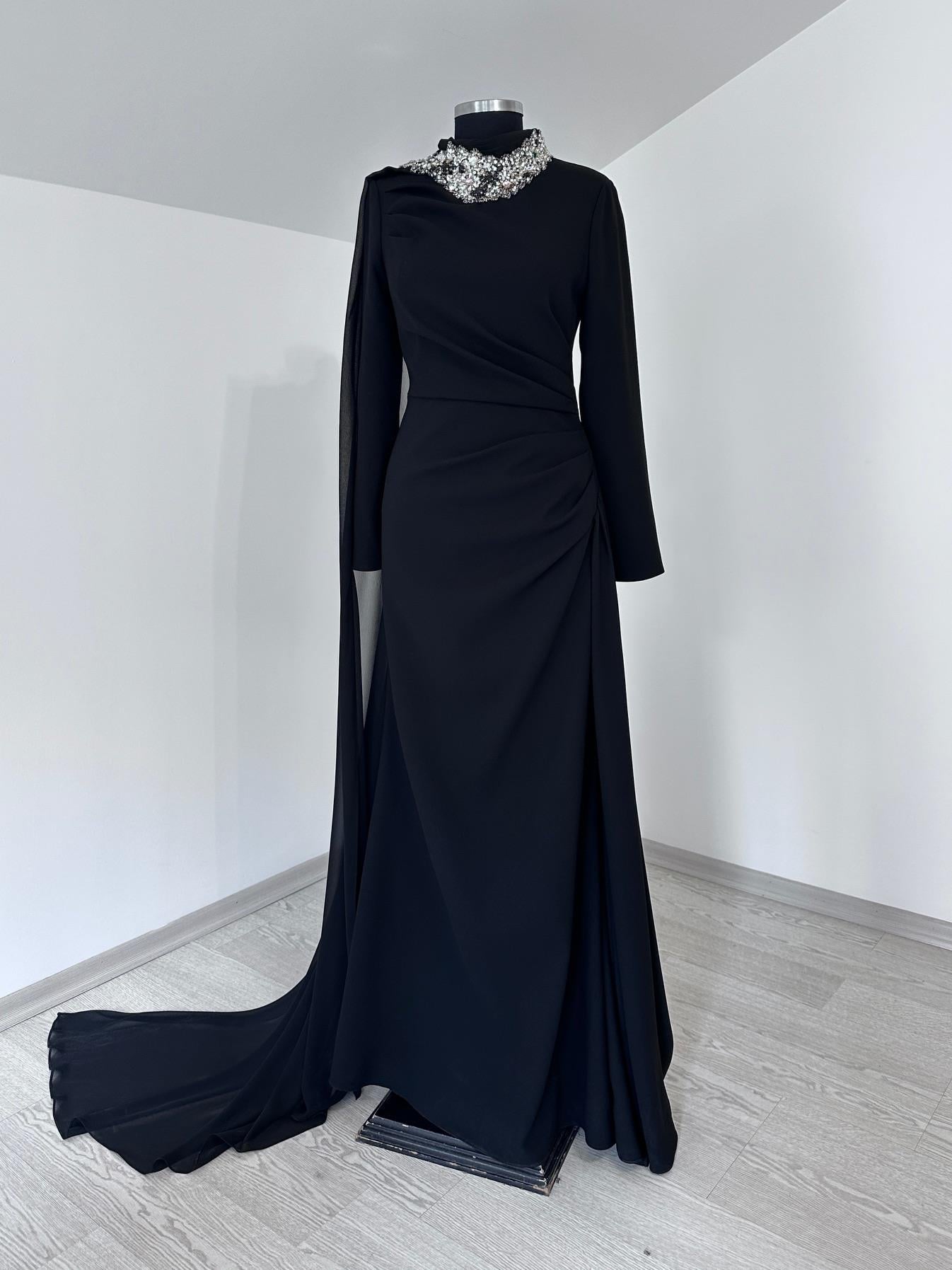 3100 Boyunda Taş İşlemeli Drape Detaylı Abiye Elbise-Siyah