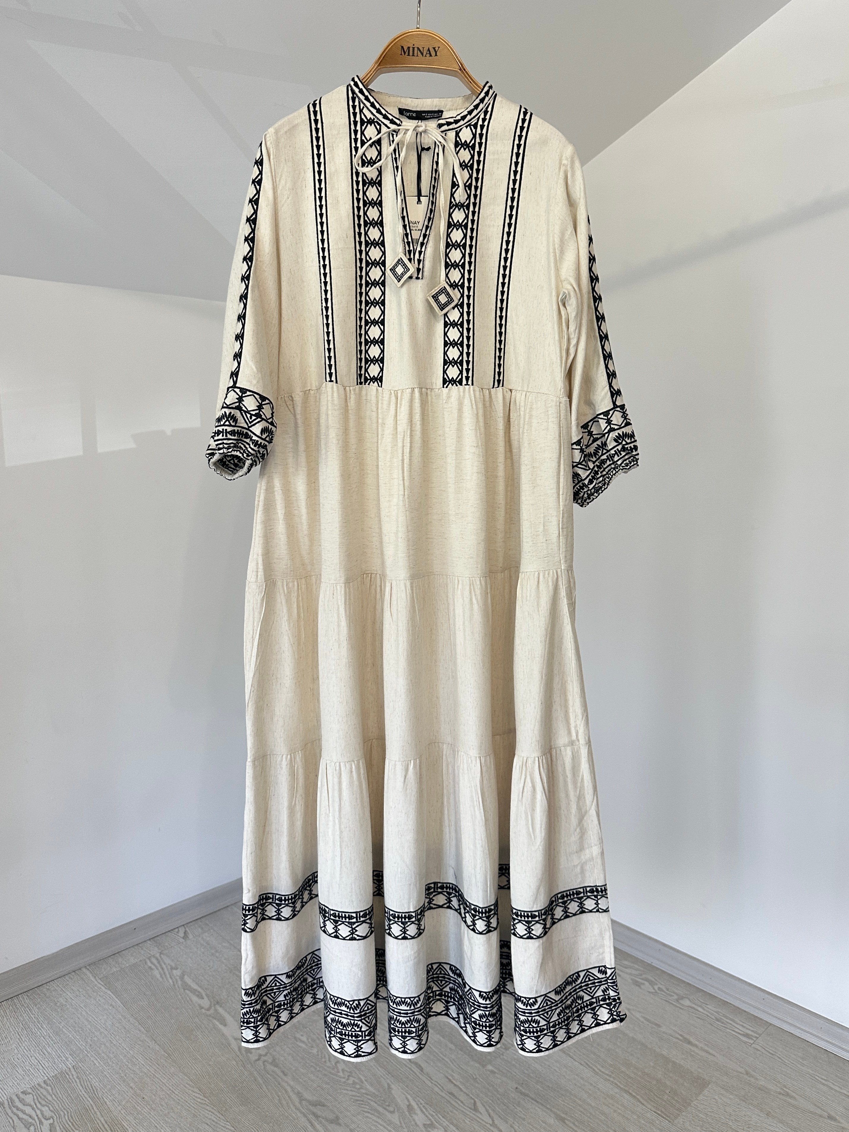 6415 Nakış Detaylı Elbise-Bej