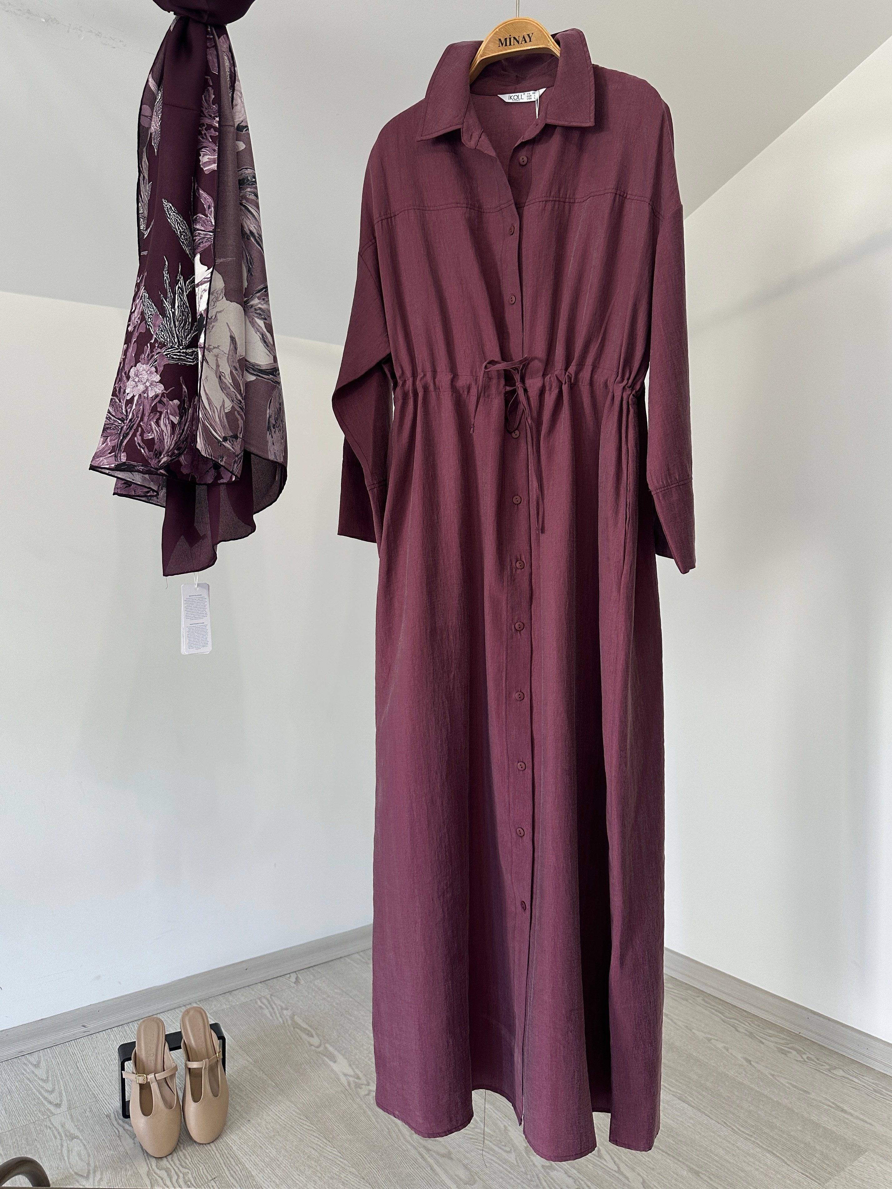 36415 Belden Büzgülü Düğmeli Elbise-Bordo