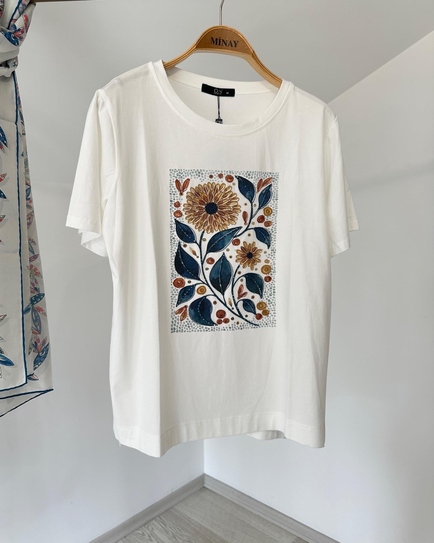 70316 Önü Baskılı ve Nakışlı Bluz-Beyaz