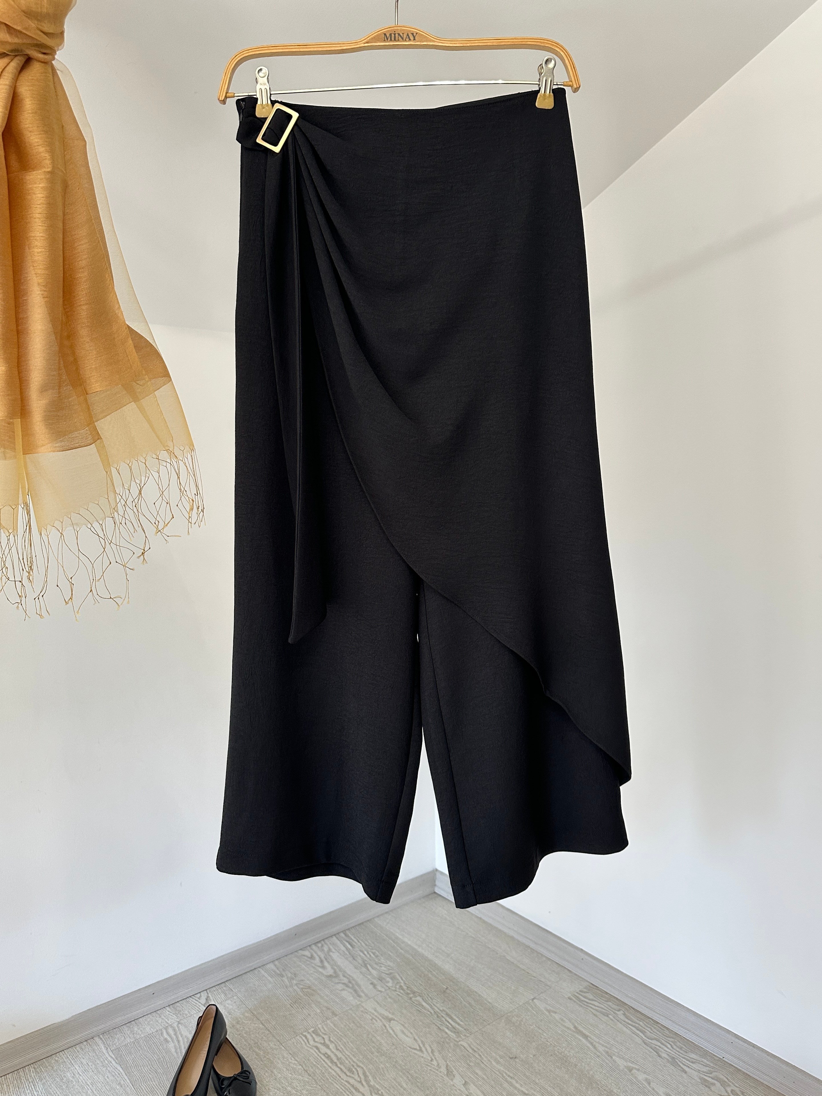 74129 Kemeri Toka Detaylı Pantolon-Siyah