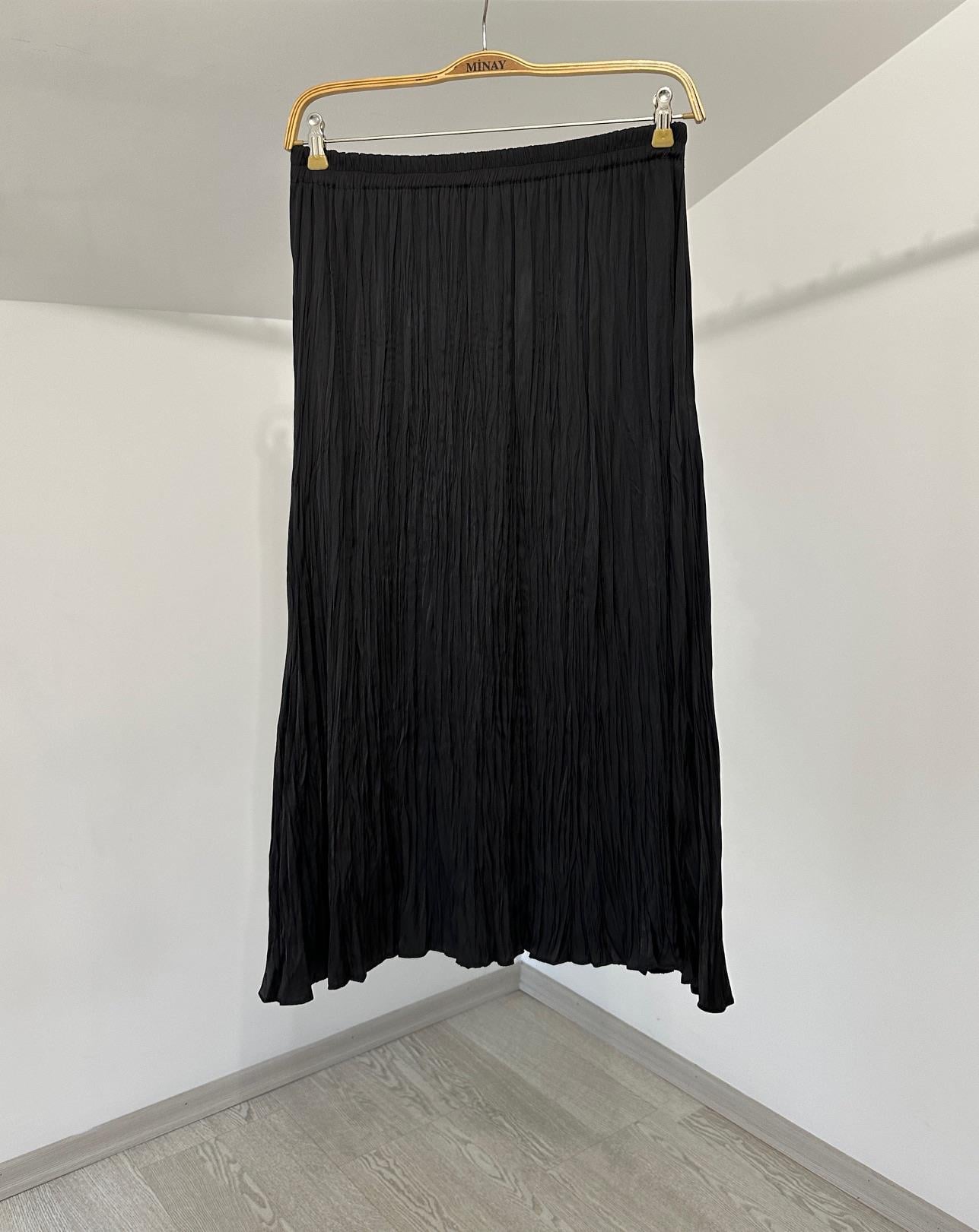 74209 Kraşlı Piliseli Etek-Siyah