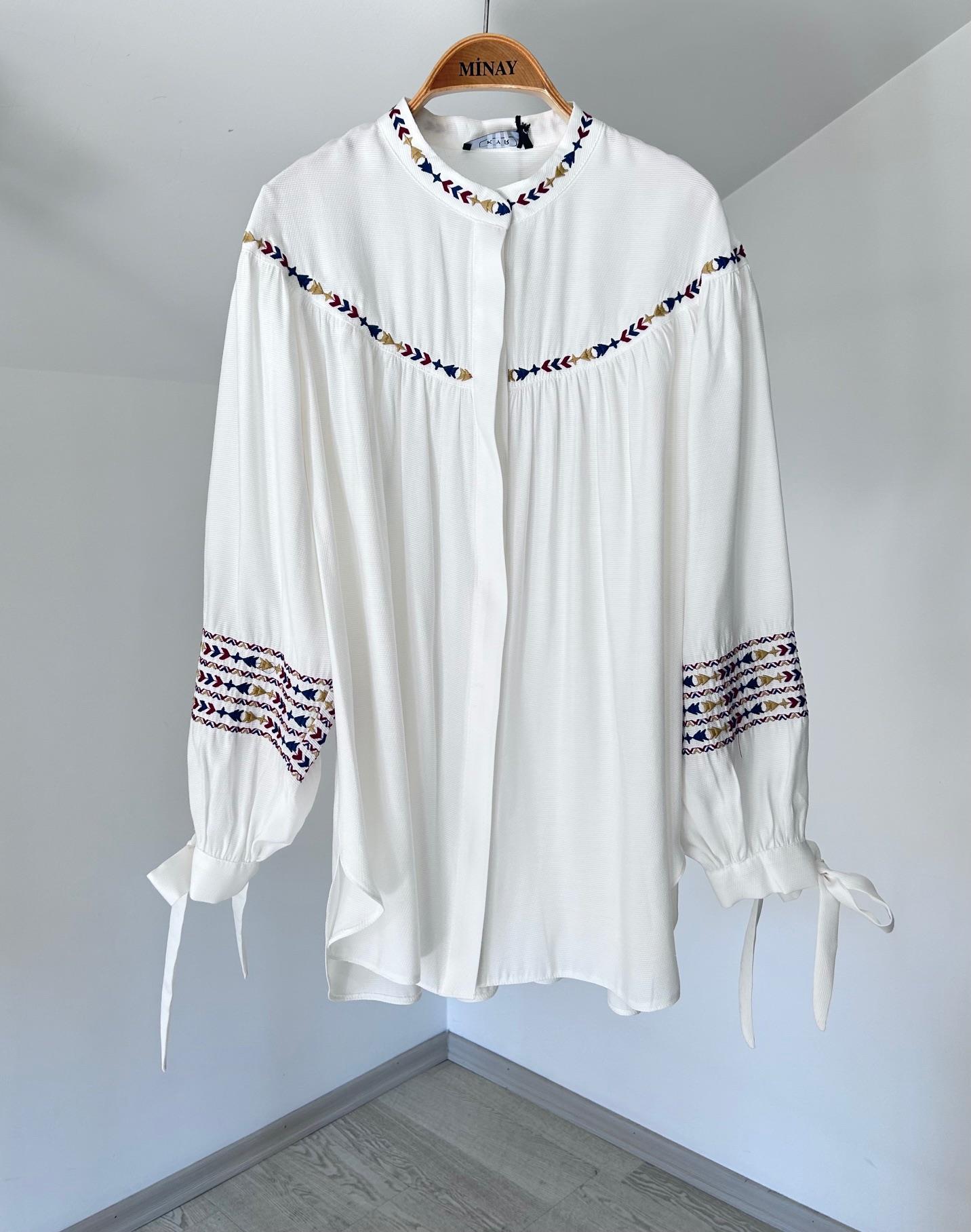 81038 Nakış İşlemeli Tunik-Beyaz