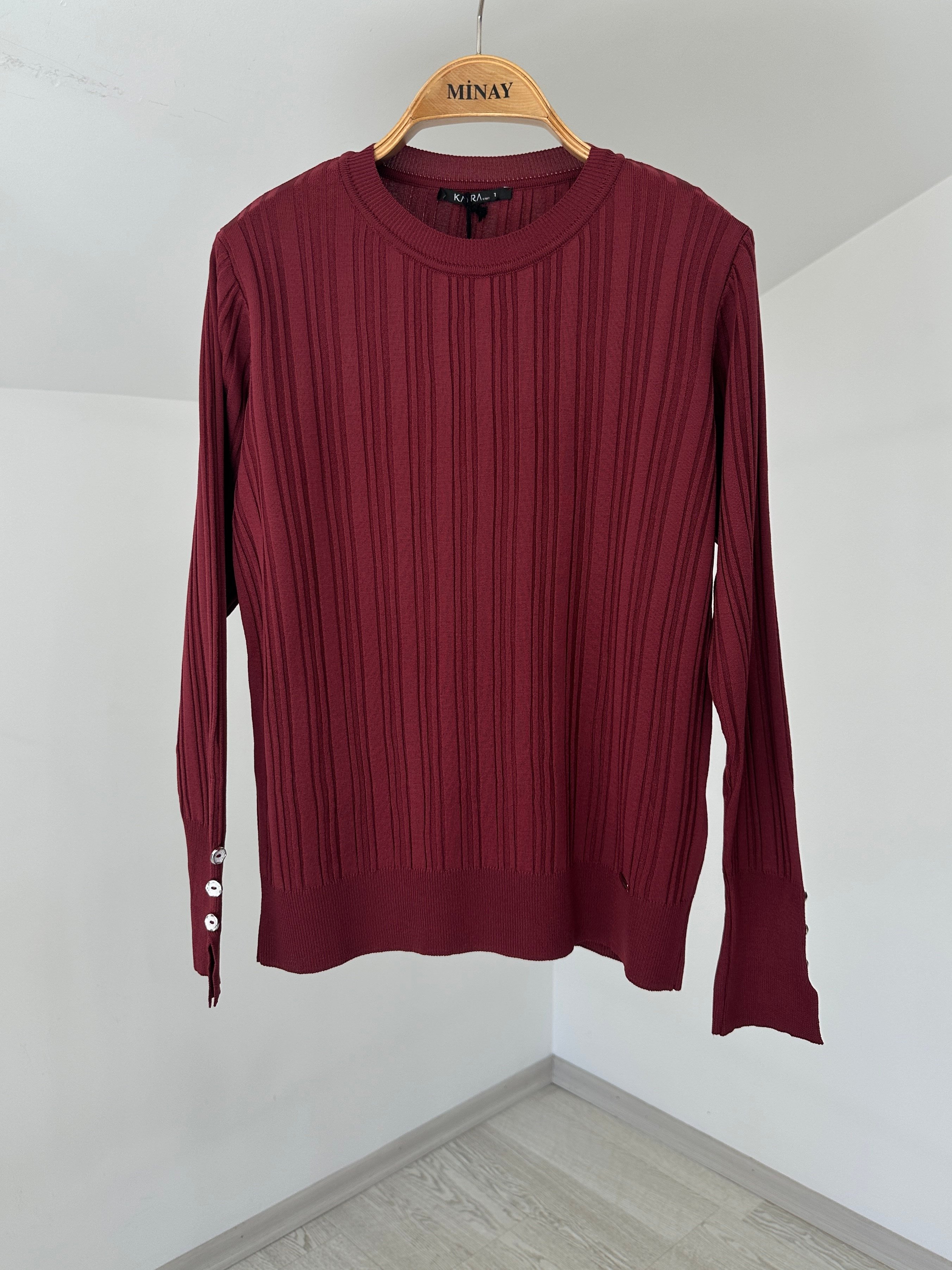 TRK18 Manşette Düğme Aksesuarlı Yuvarlak Yaka Triko Bluz-Bordo