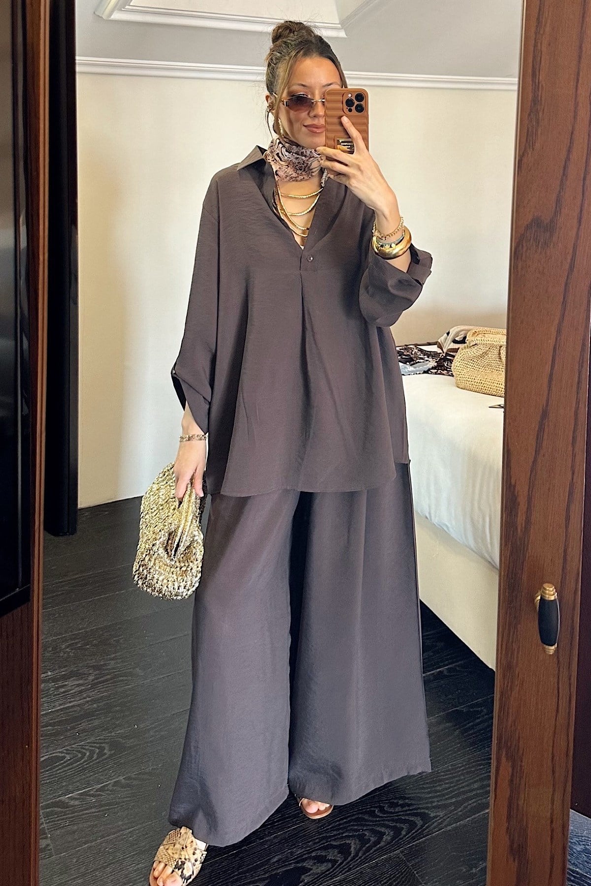 Arkası Düğmeli Takım - Kahve