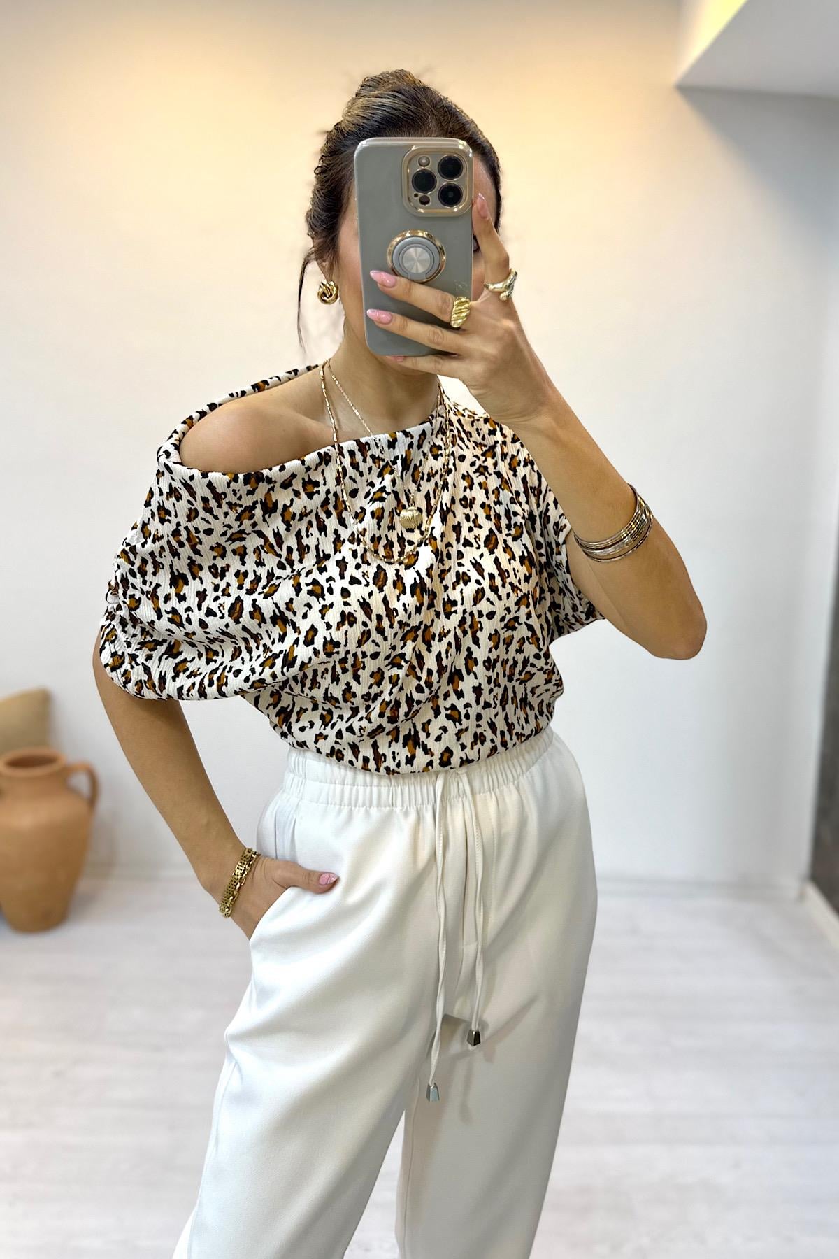 Düşük Omuz Leopar Bluz  