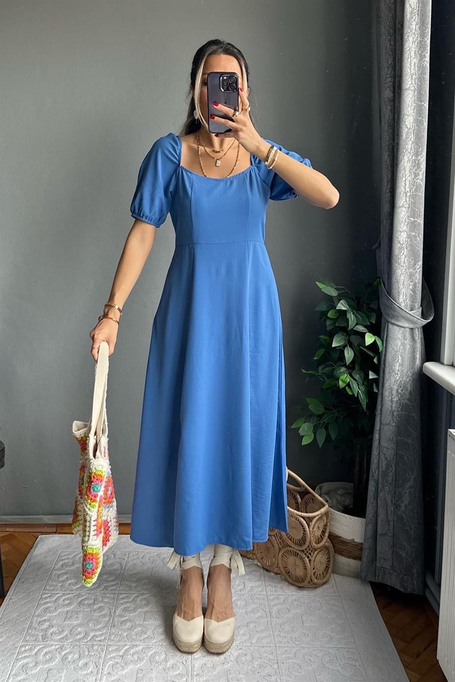 Kare Yaka Yırtmaçlı Elbise