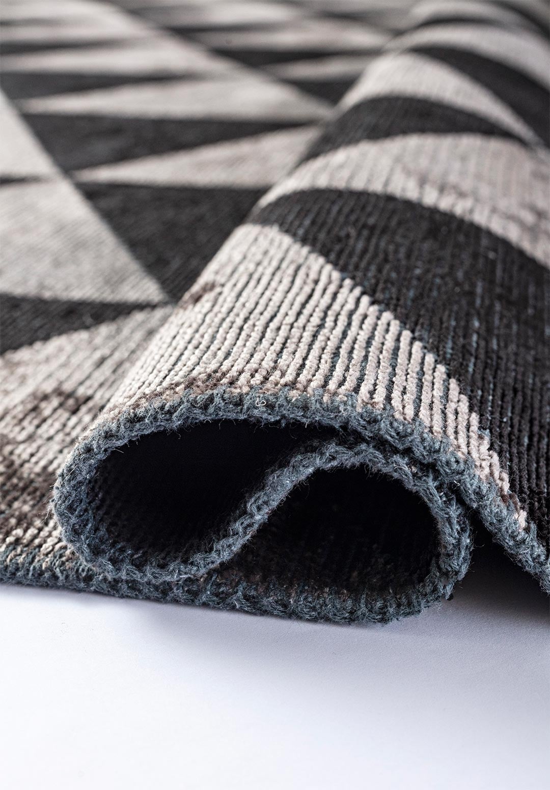 FERRARA BLACK - LIGHT GREY RUG
