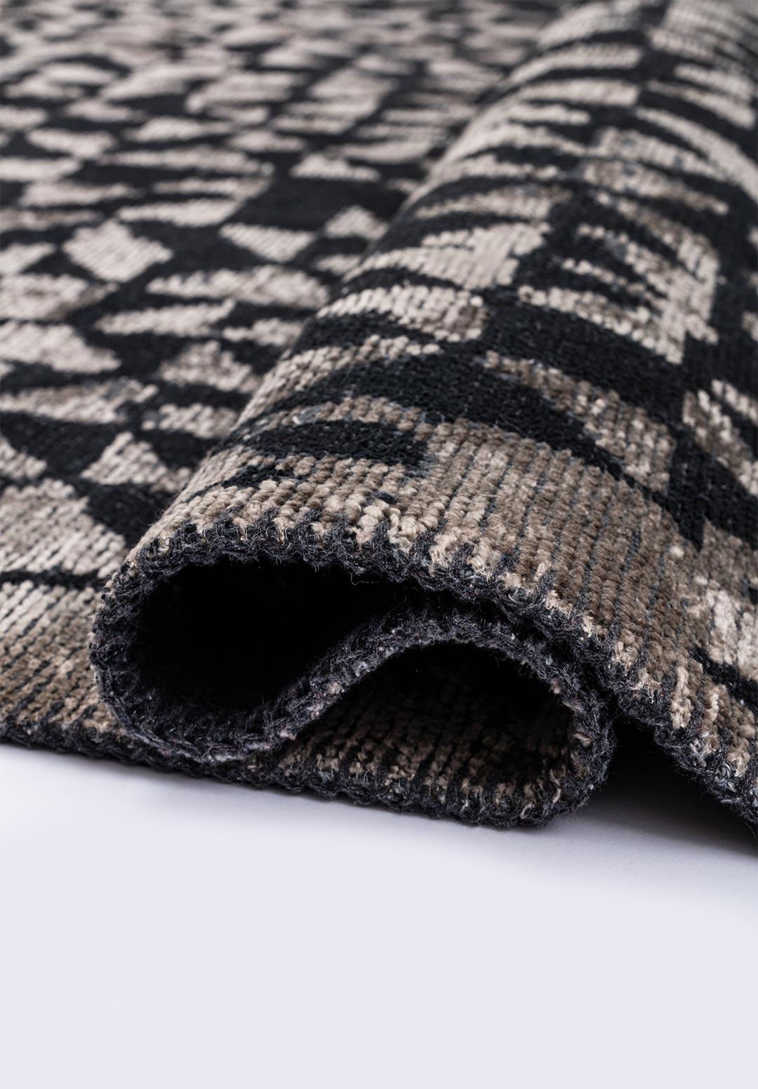 BOLOGNA MATTE BLACK - BEIGE RUG