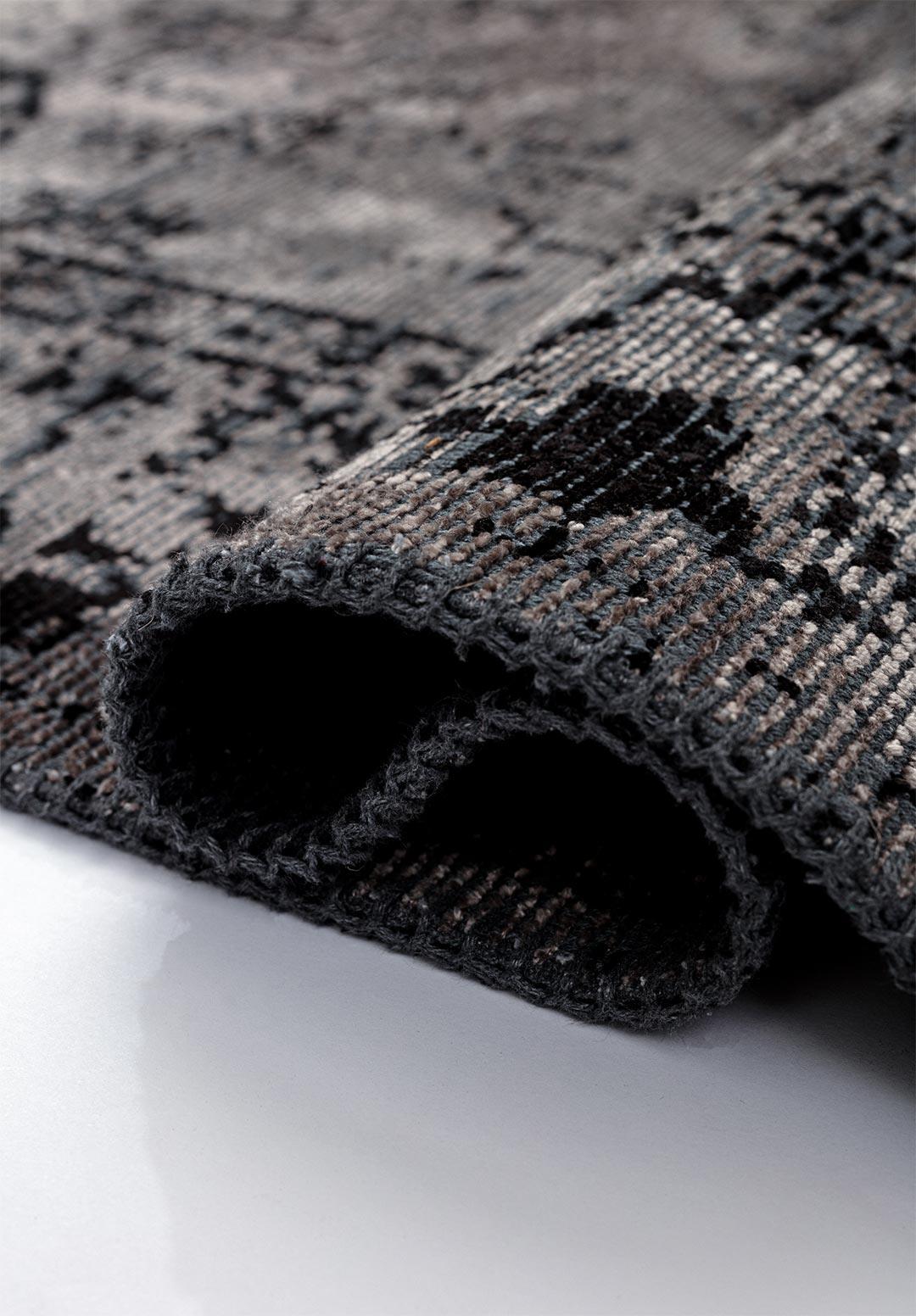 IVY GREY - BLACK RUG