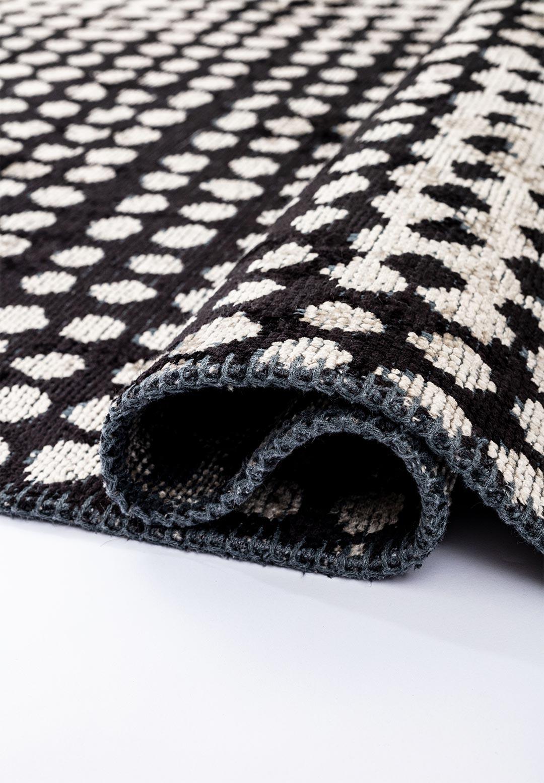 DOTS BLACK - CREAM RUG