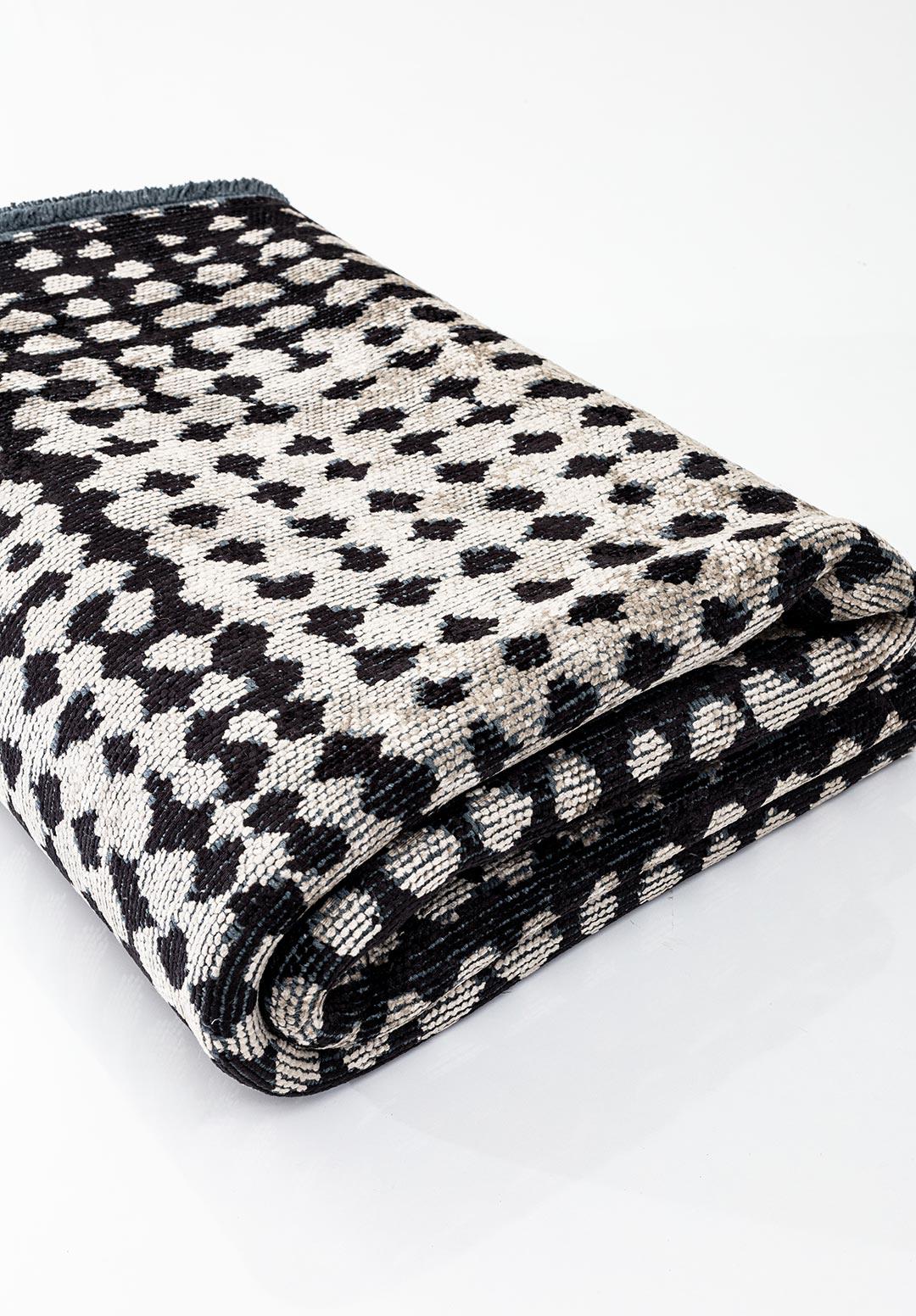 DOTS BLACK - CREAM RUG