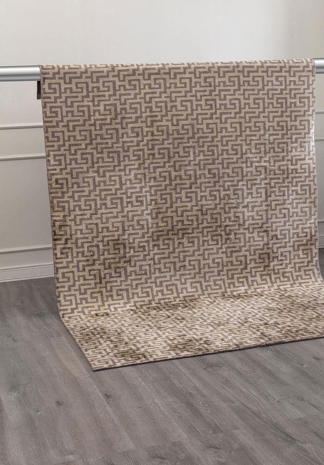 CATERPILLAR DARK GREY - CREAM RUG