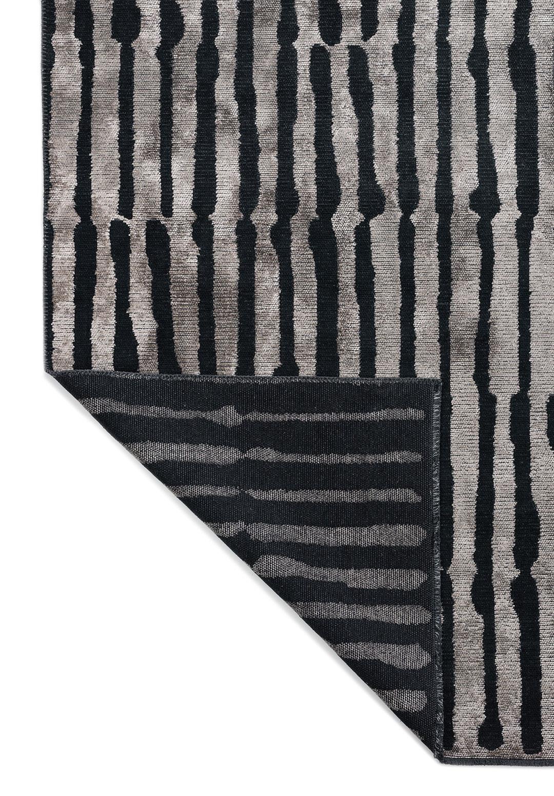 HILL BLACK - LIGHT CREAM RUG