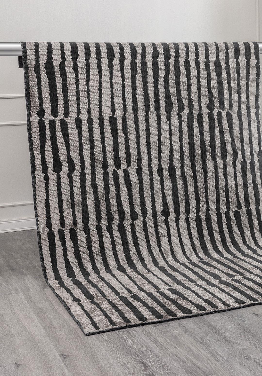 HILL BLACK - LIGHT CREAM RUG