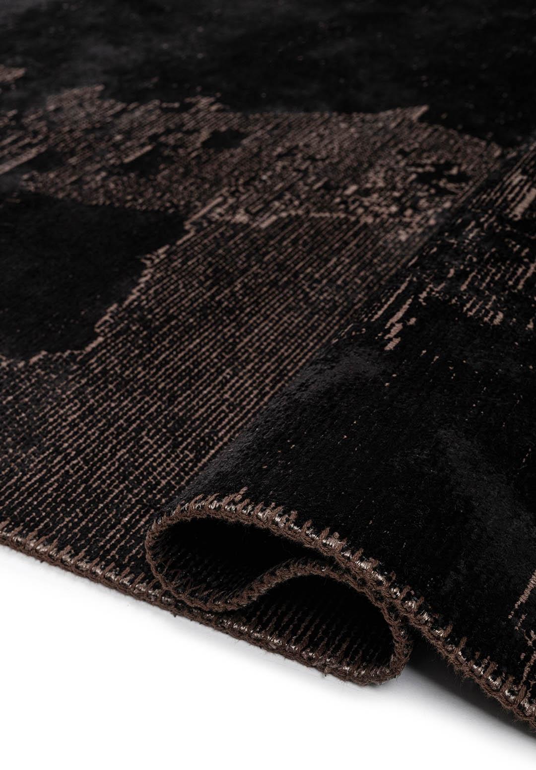 LUSH BLACK RUG