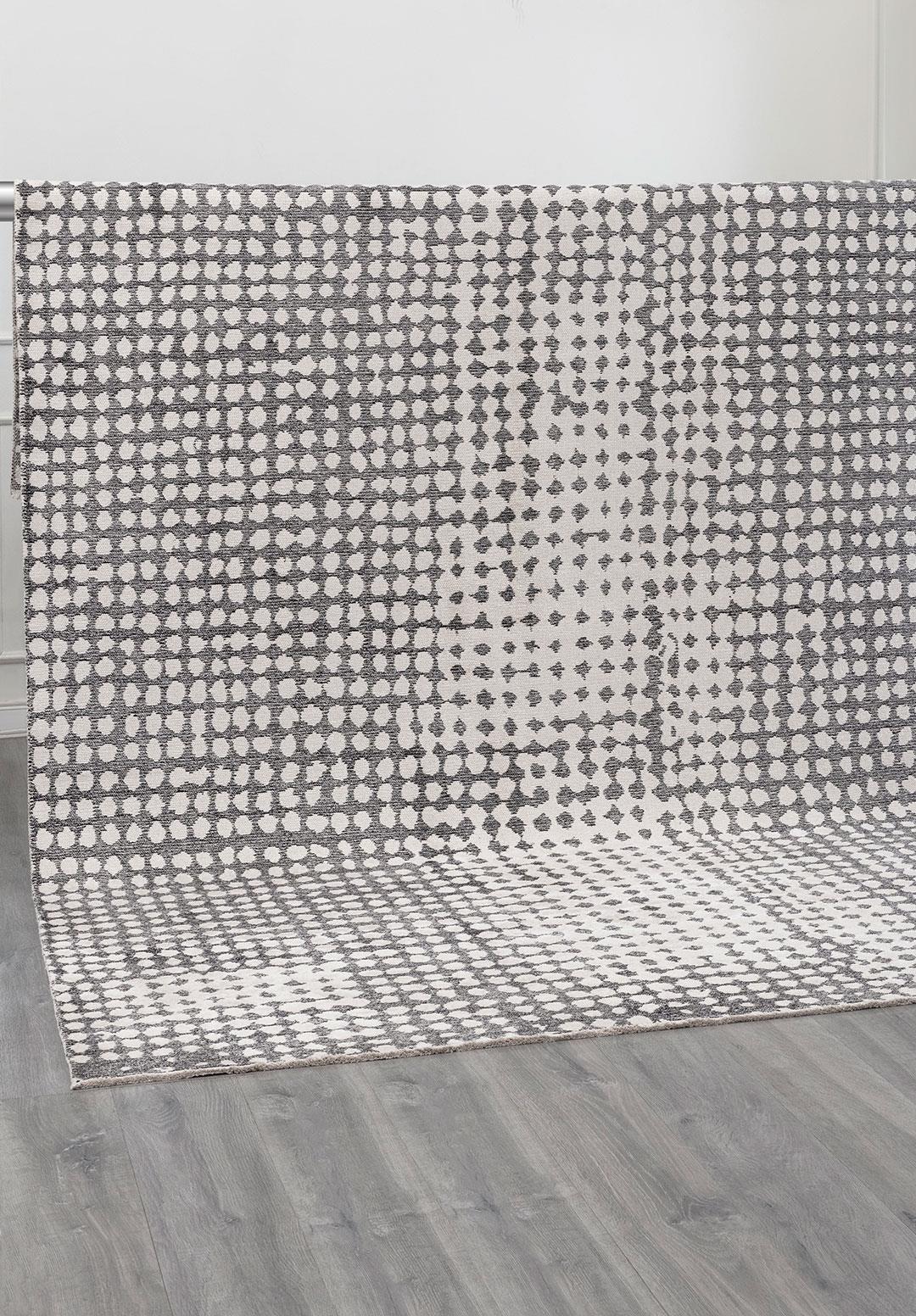 DOTS BLACK - ECRU RUG