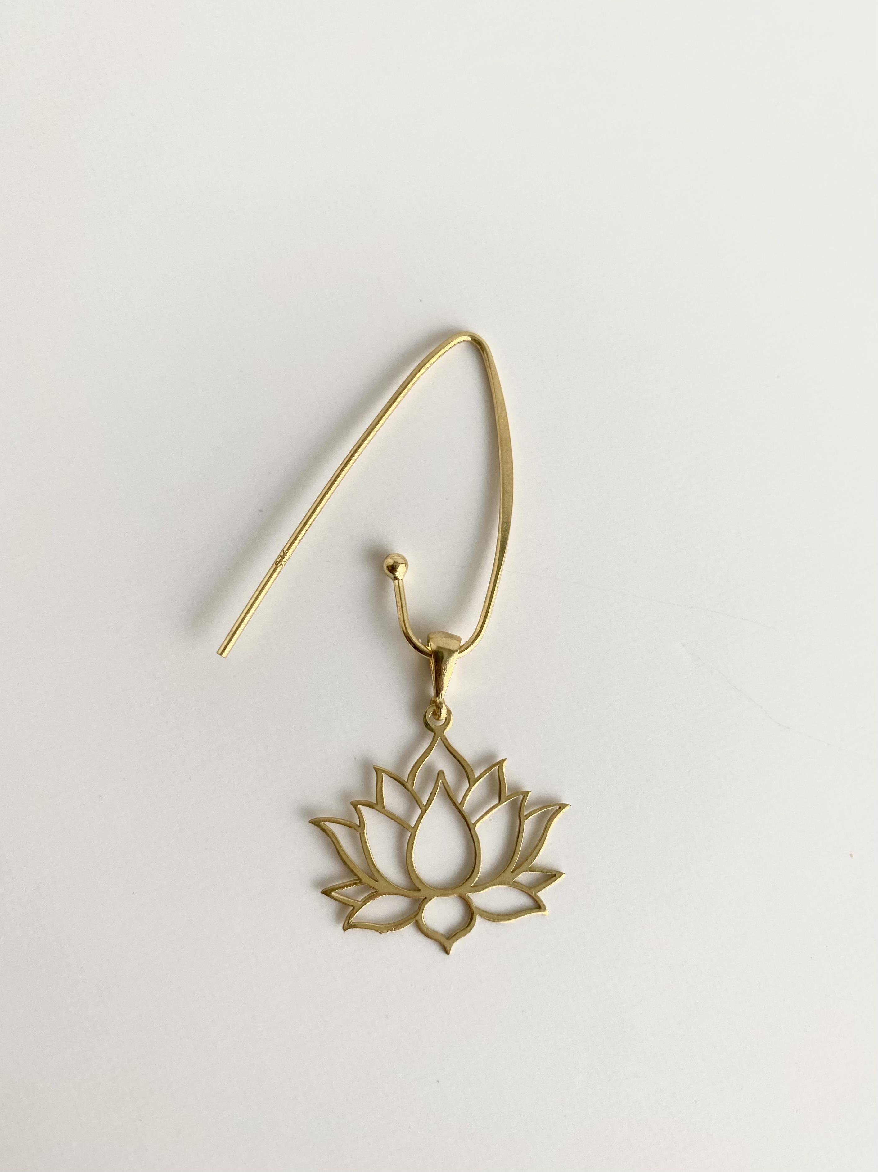 925 Ayar Gümüş Ada Lotus Küpe