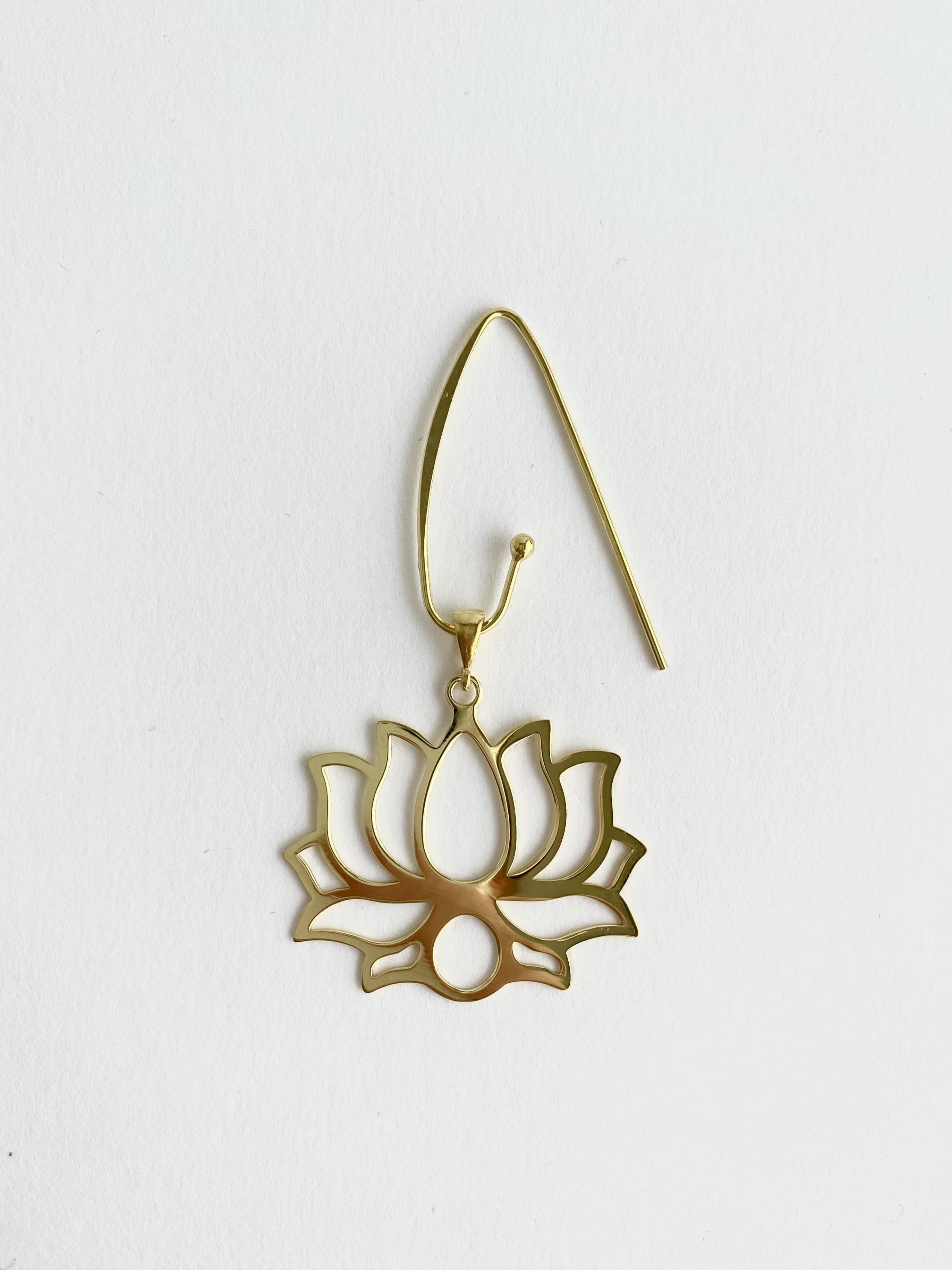 925 Ayar Gümüş Ada Lotus Küpe -Orijinal Boy