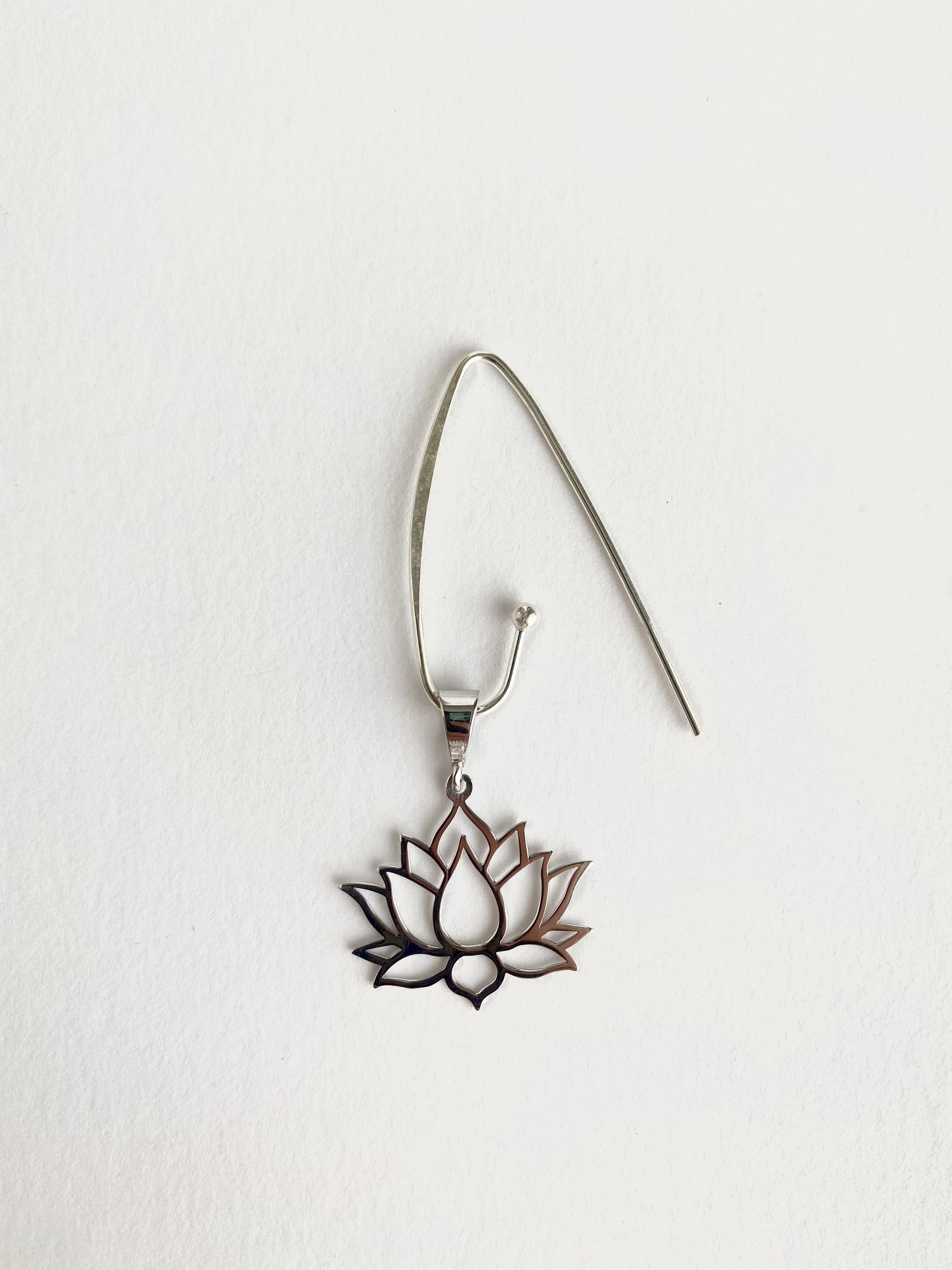 925 Ayar Gümüş Ada Lotus Küpe-Silver