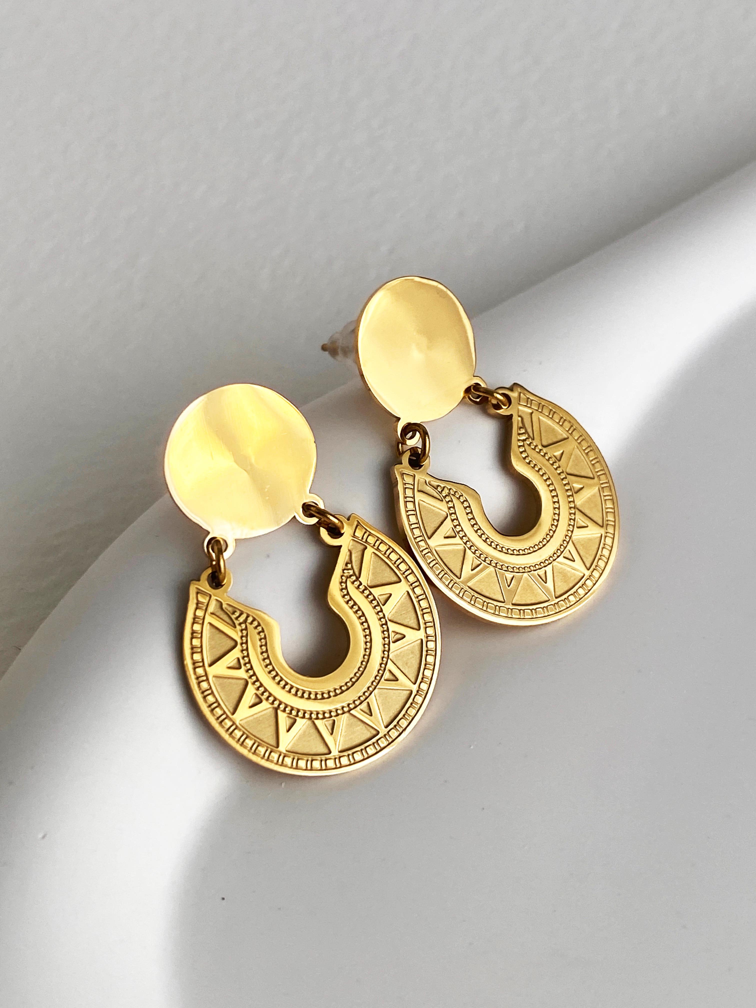 Antik İşlemeli Çelik Küpe