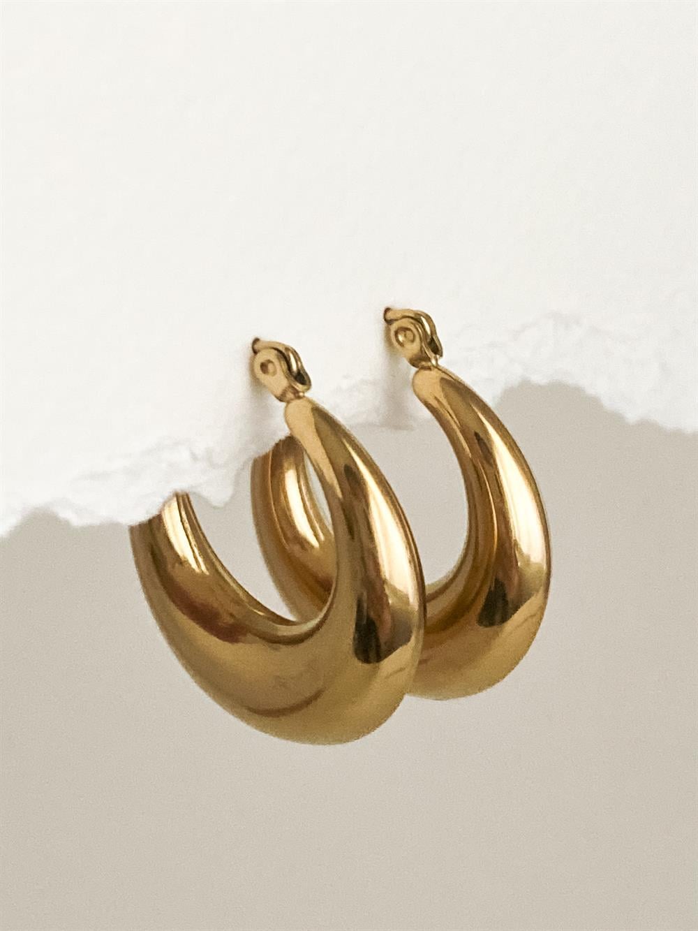 Bombeli Halka Çelik Küpe