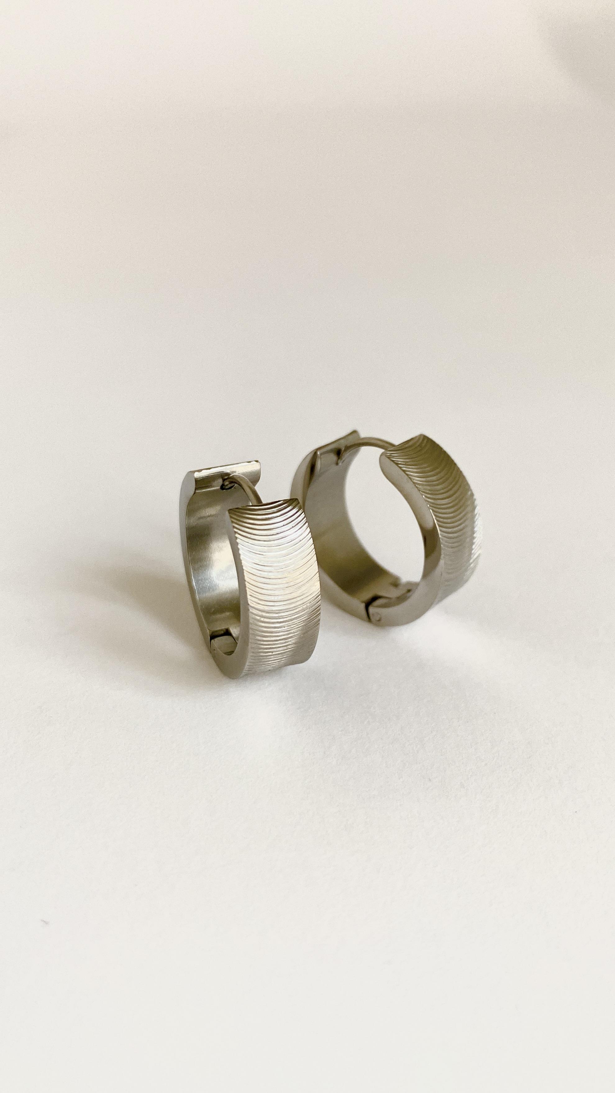 Çelik Çizgili Geniş Halka Küpe-Silver