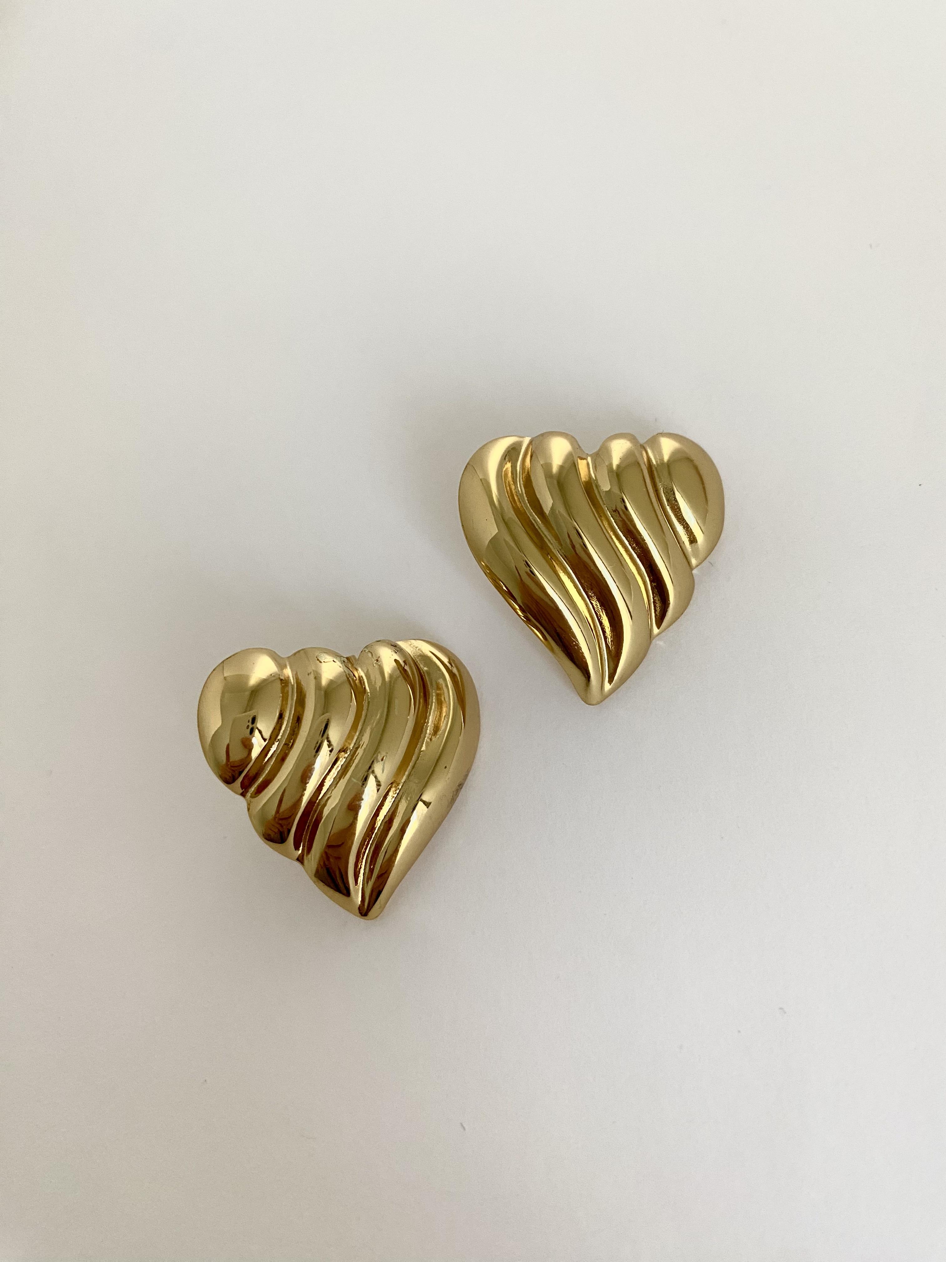 Çelik Dalgalı Çizgili Kalp Küpe