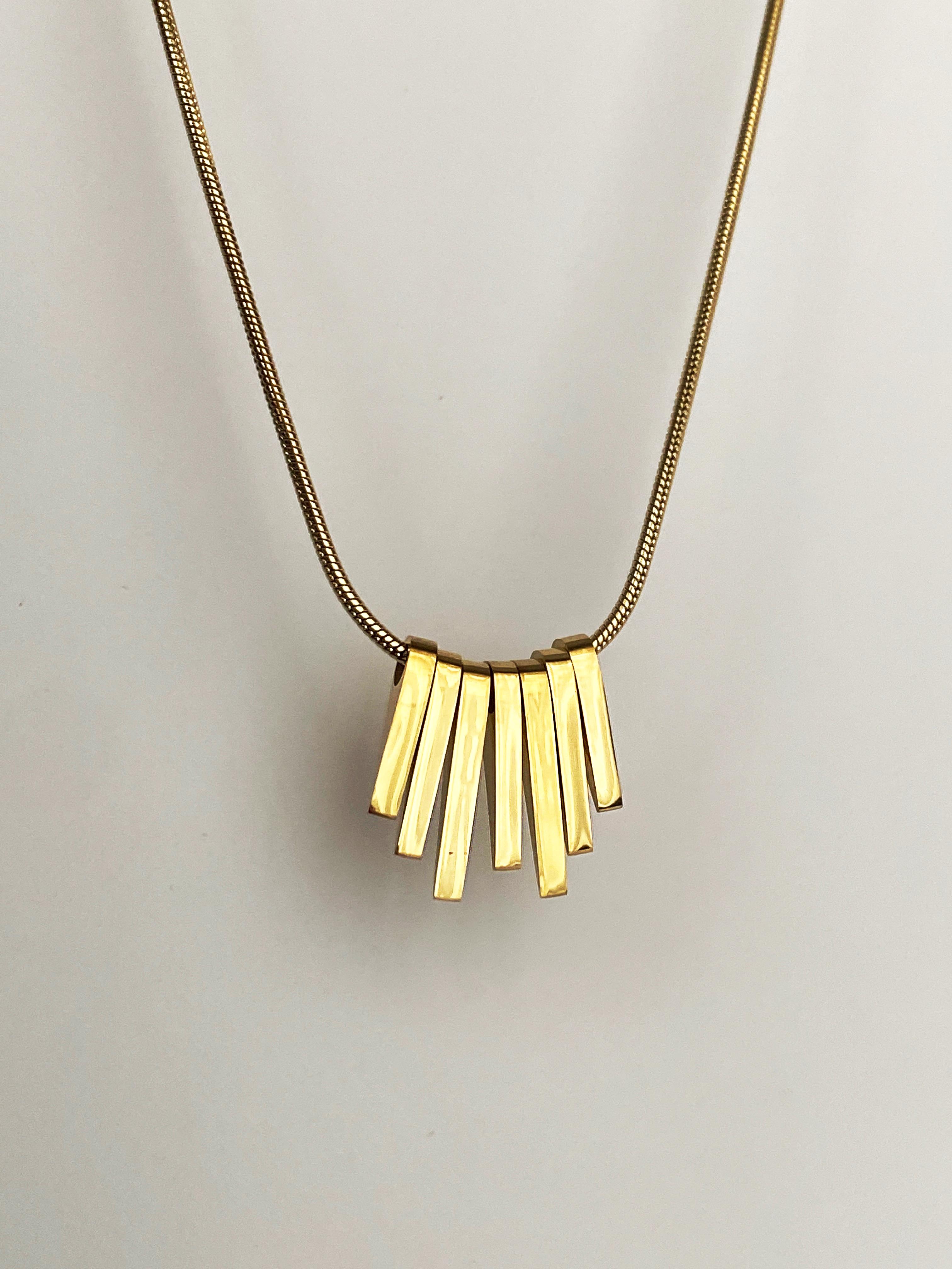 Çubuk Tasarımlı Zarif Çelik Kolye