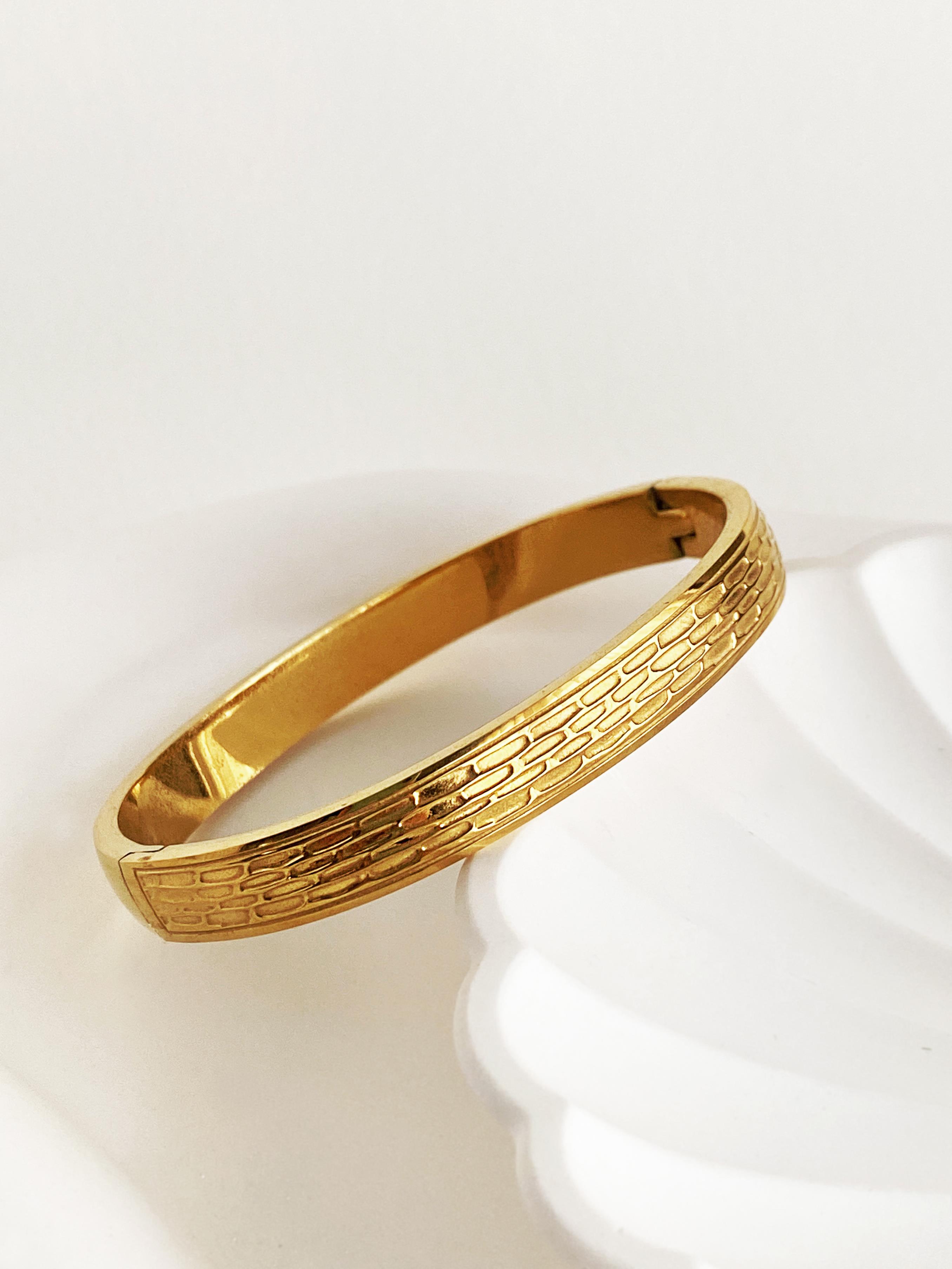 İşlemeli Zarif Çelik Bilezik