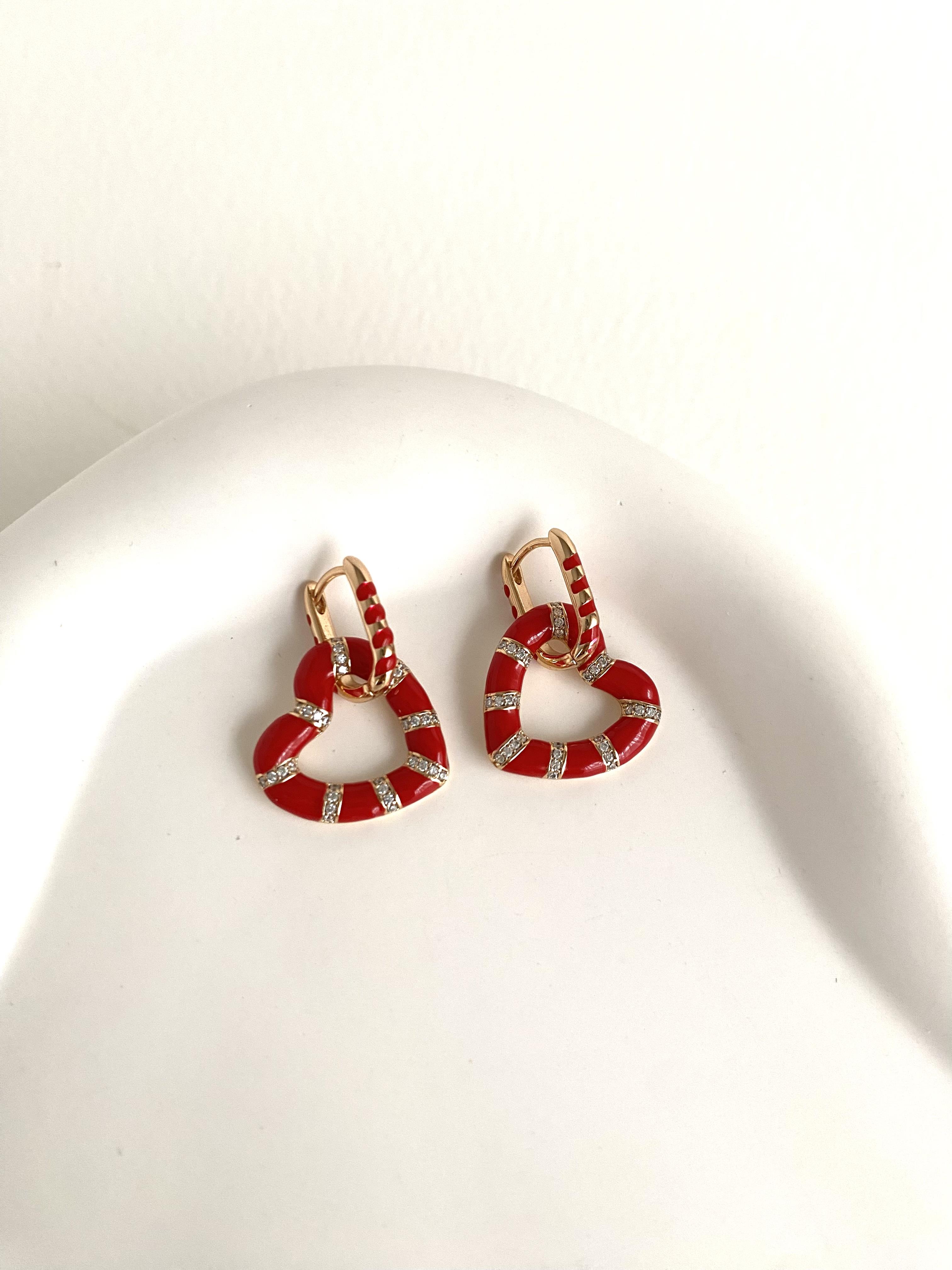 Kırmızı Mine Kaplamalı Kalp Küpe