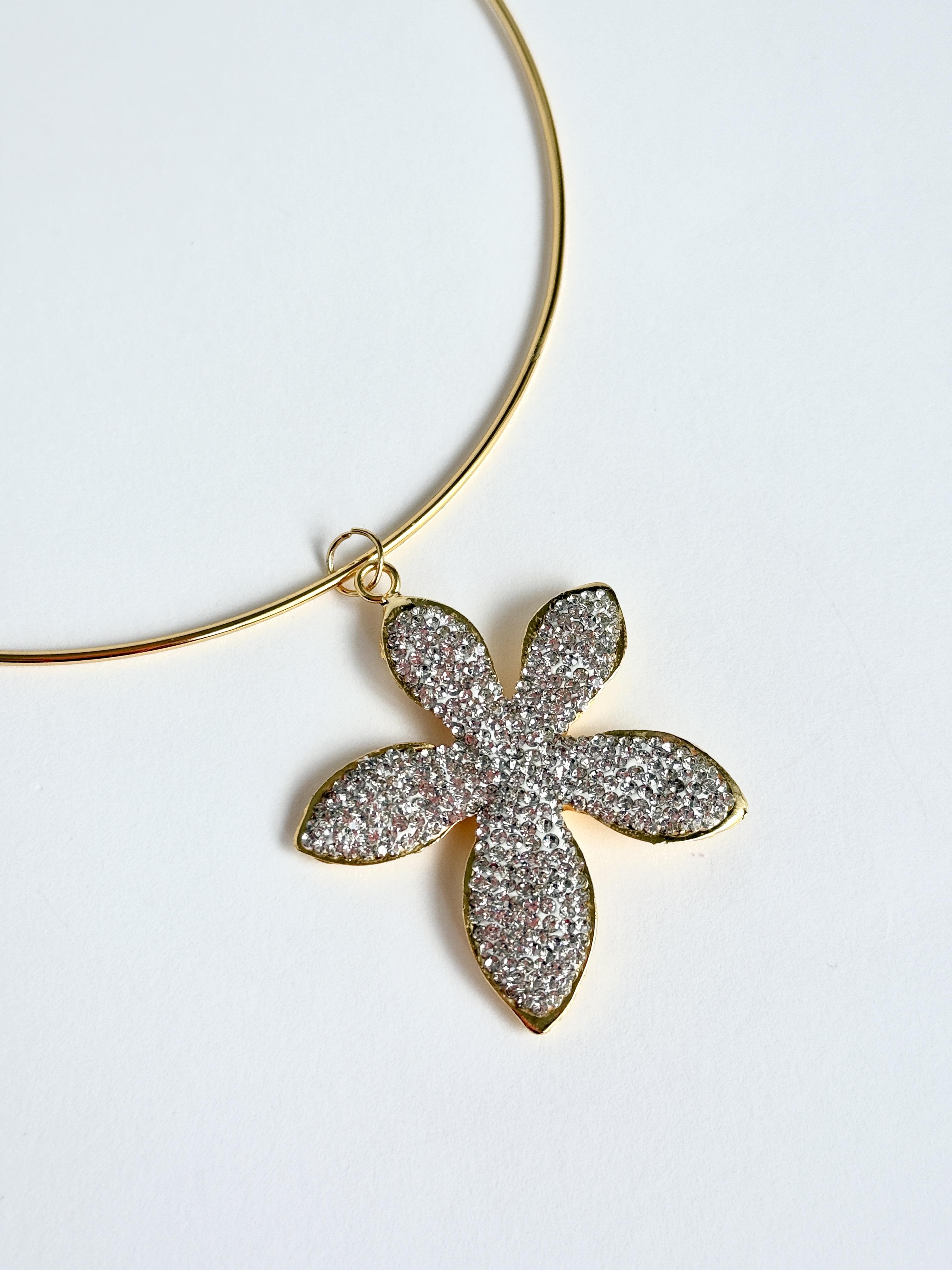 Markazit Taşlı Çiçek Halka Kolye- Beyaz